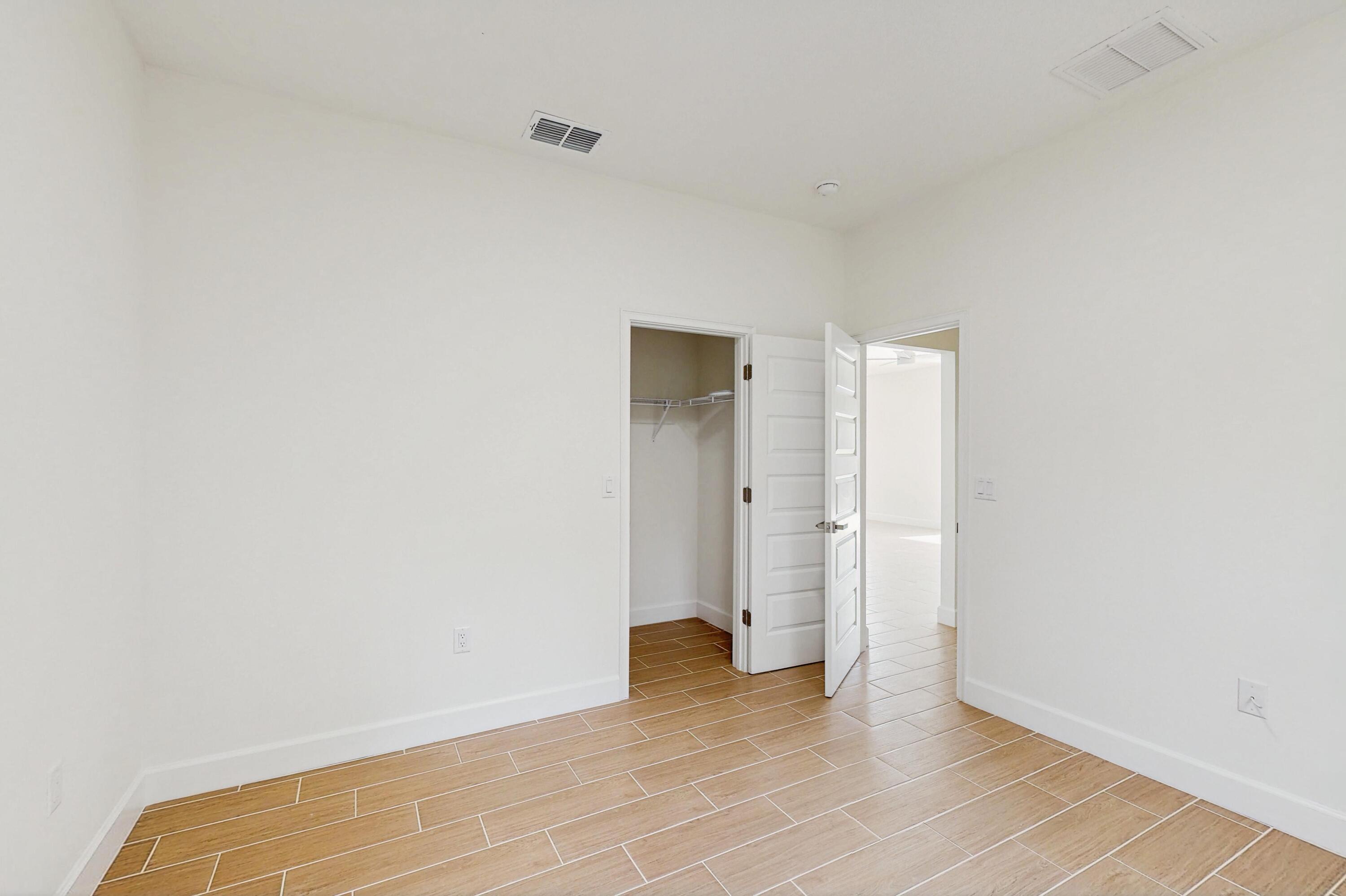 VERO LAKE ESTATES UNIT N - Residential