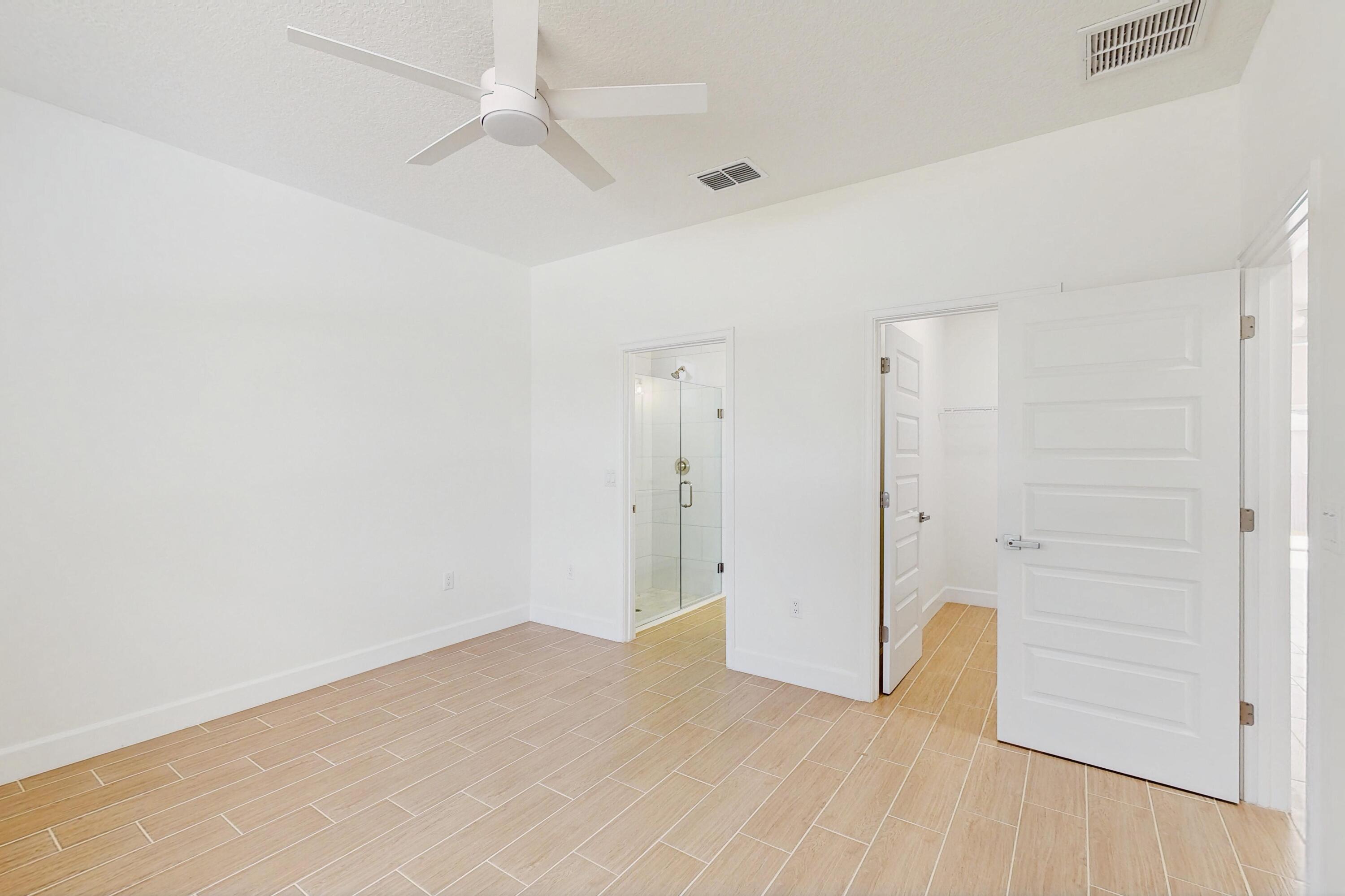 VERO LAKE ESTATES UNIT N - Residential