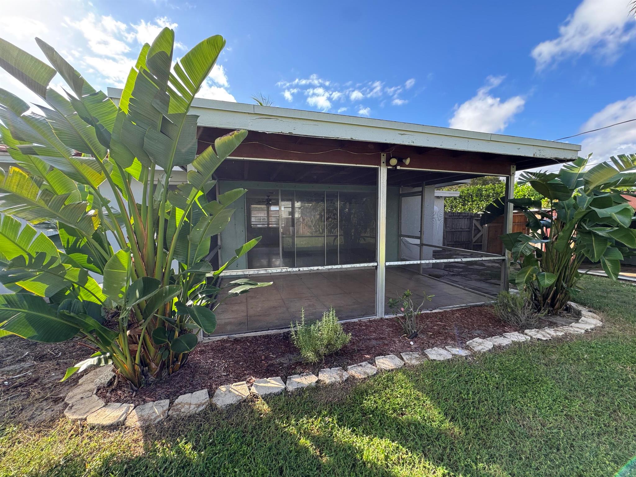 COUNTRY CLUB VILLAGE - Residential Lease