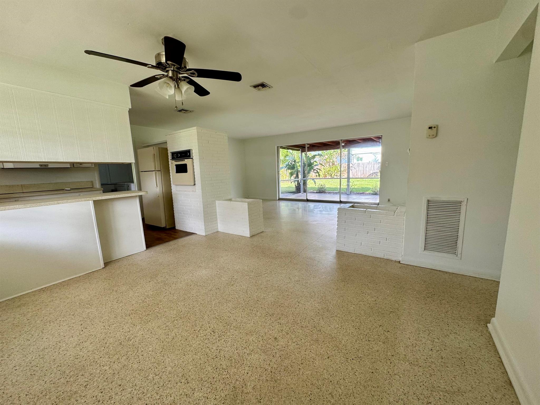 COUNTRY CLUB VILLAGE - Residential Lease