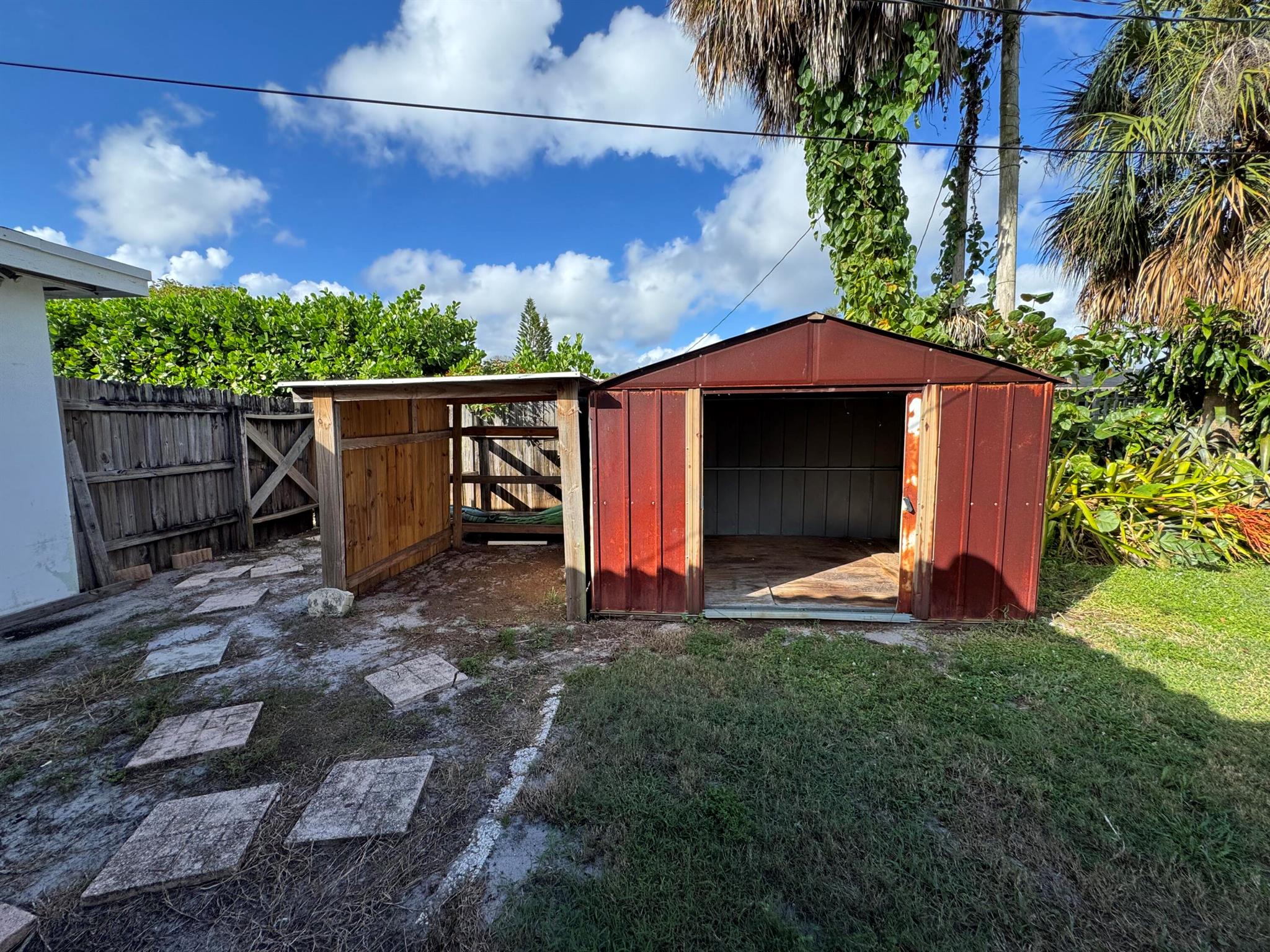 COUNTRY CLUB VILLAGE - Residential Lease