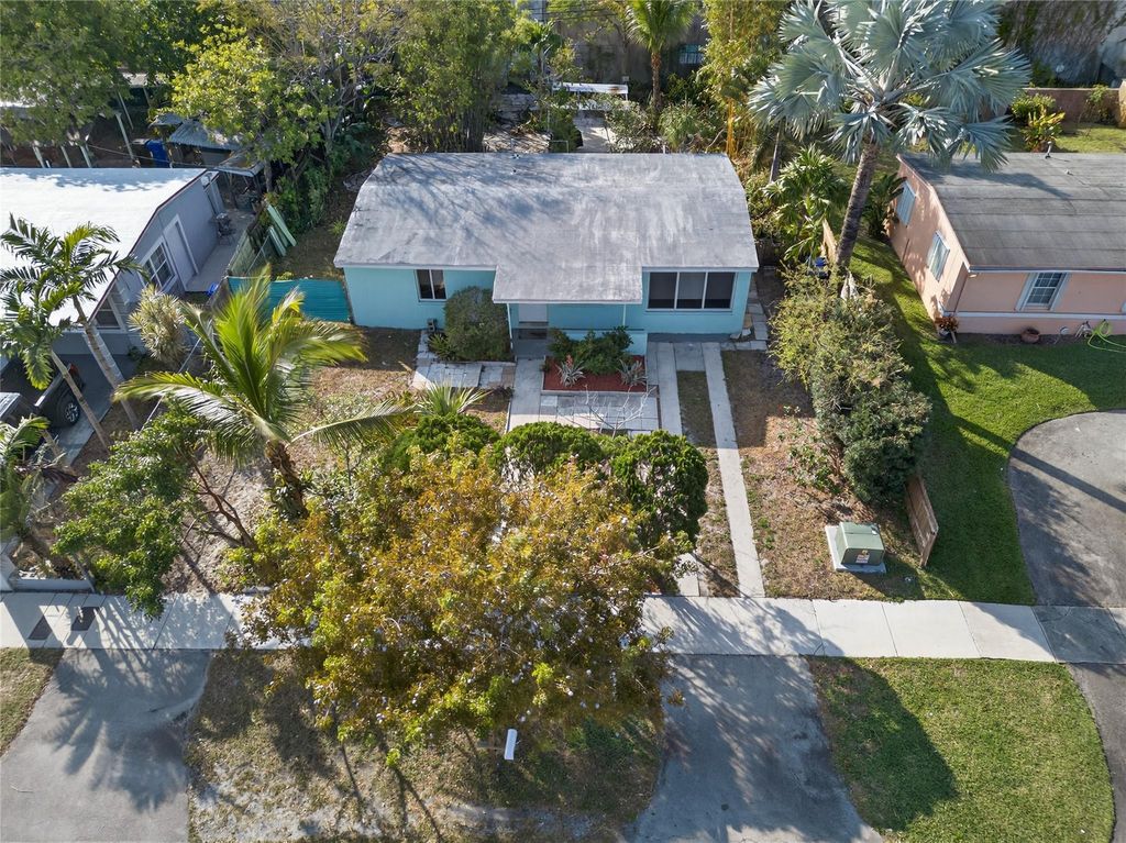 Photo of 1802 Lauderdale Manor Drive, Fort Lauderdale, FL 33311 (MLS # F10554417)