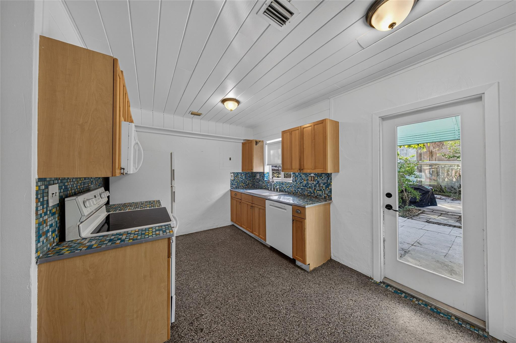 Rev Of Lauderdale Manors - Residential