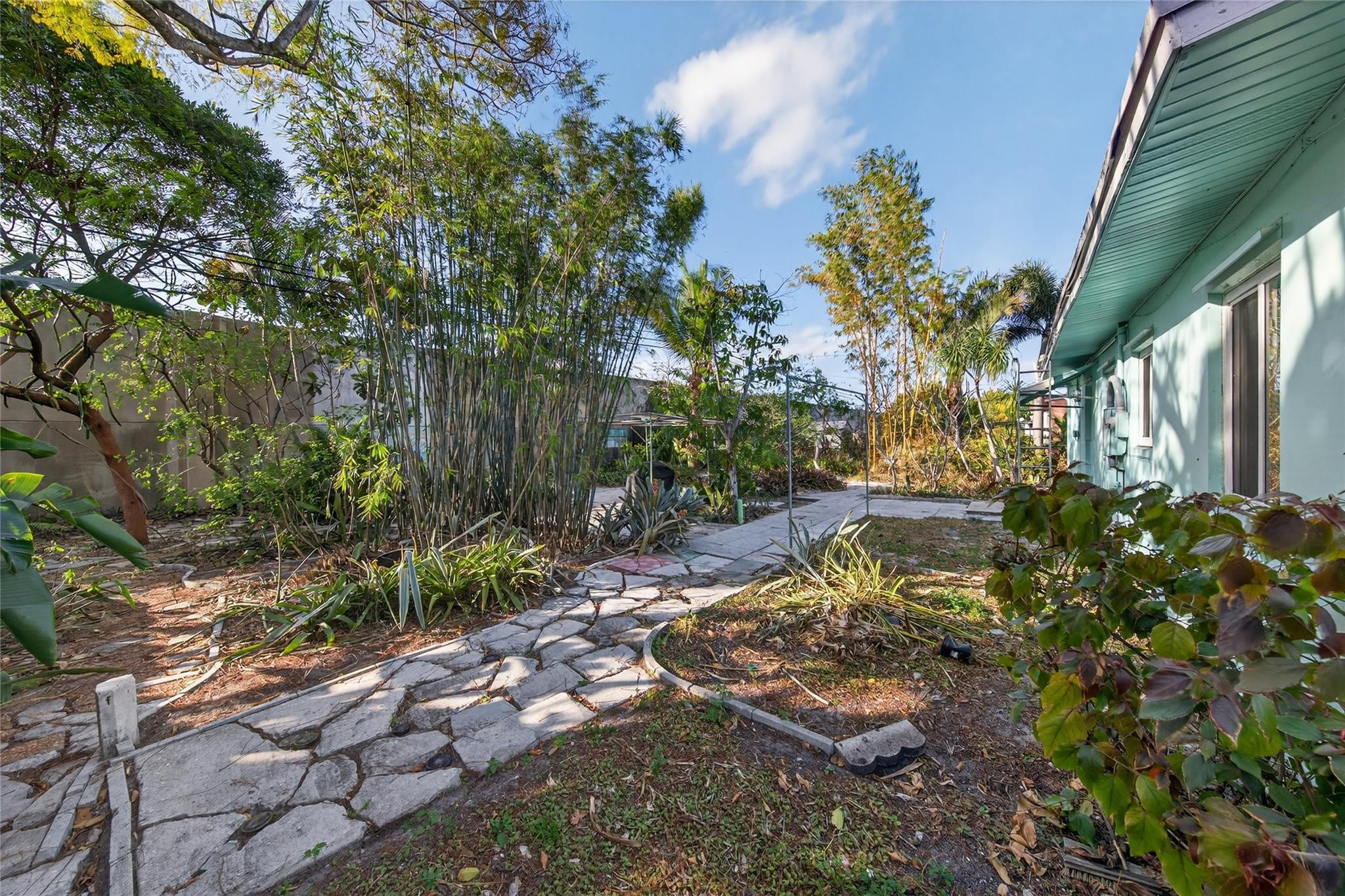 Rev Of Lauderdale Manors - Residential