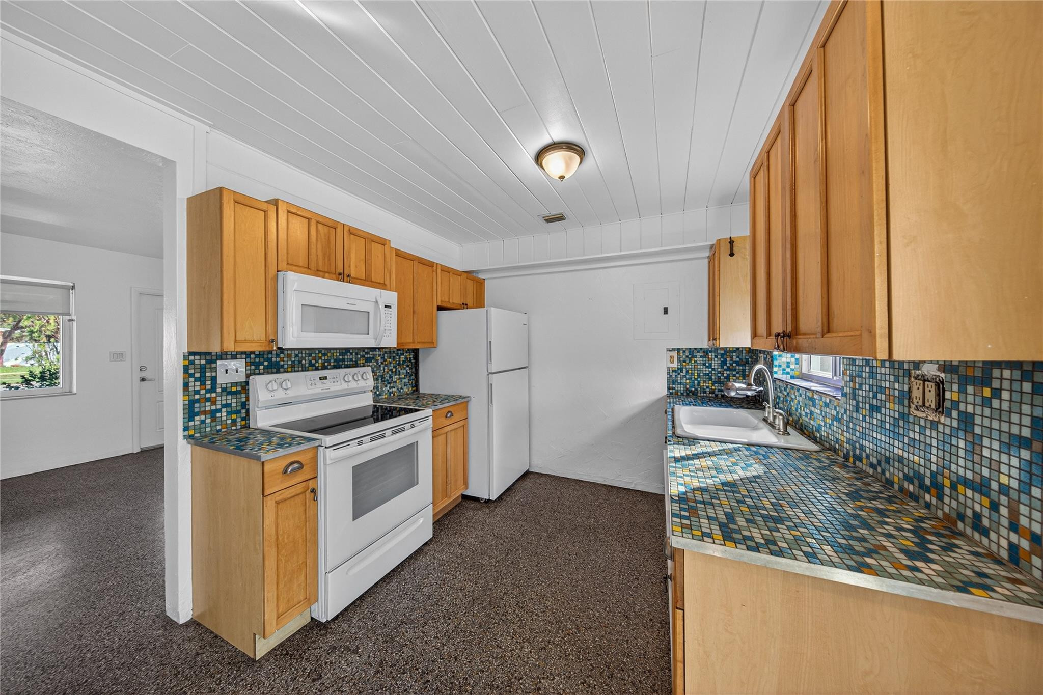 Rev Of Lauderdale Manors - Residential