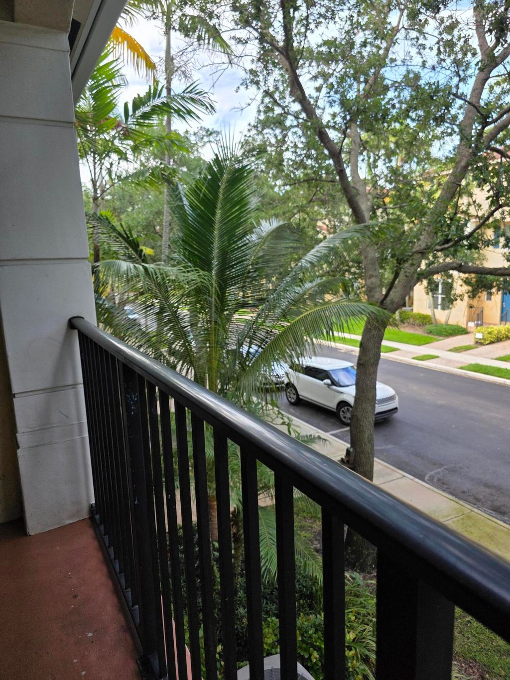 Photo of 2866 S Oasis Drive, Boynton Beach, FL 33426 (MLS # B26037427)