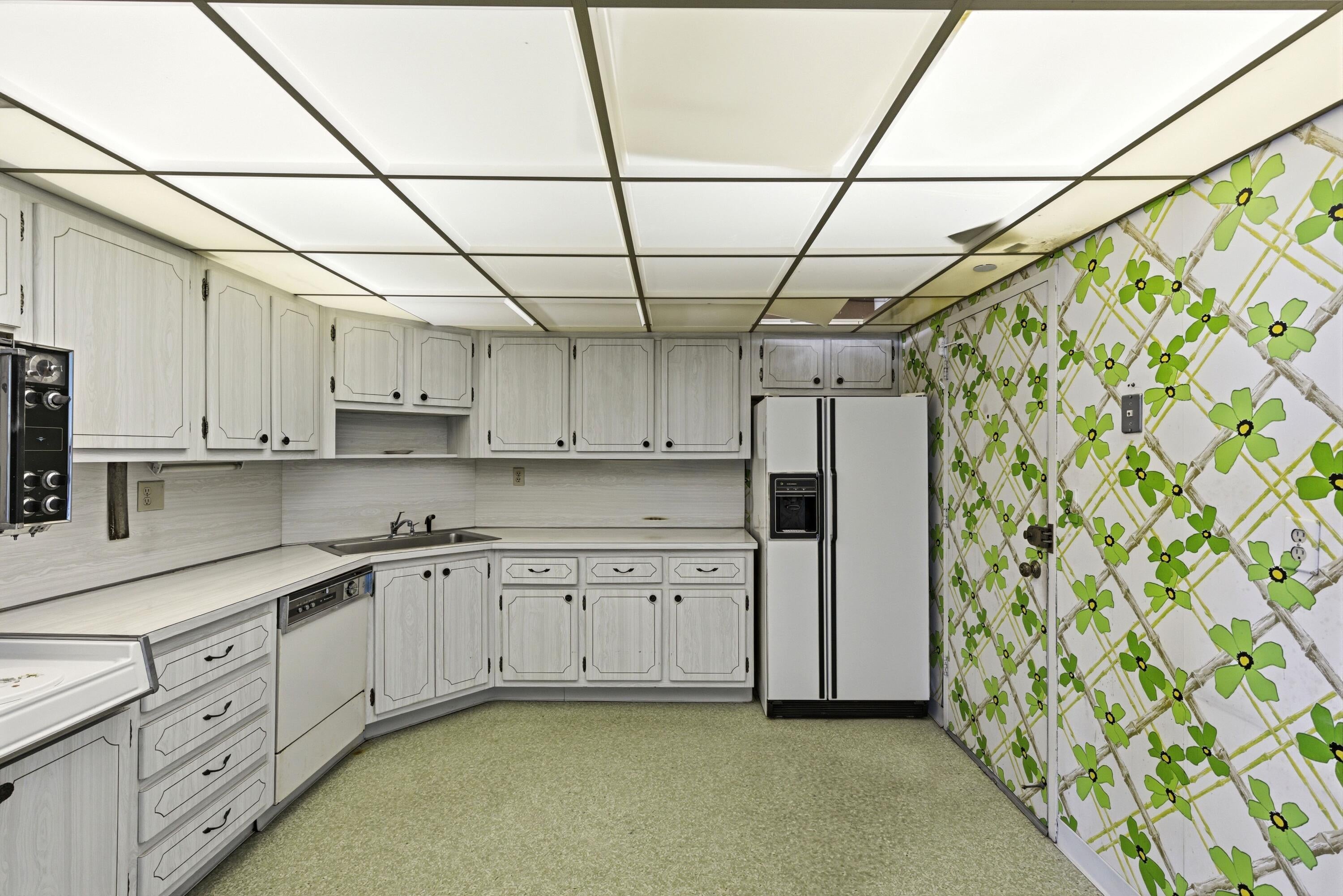 MARINE TOWER CONDO - Residential