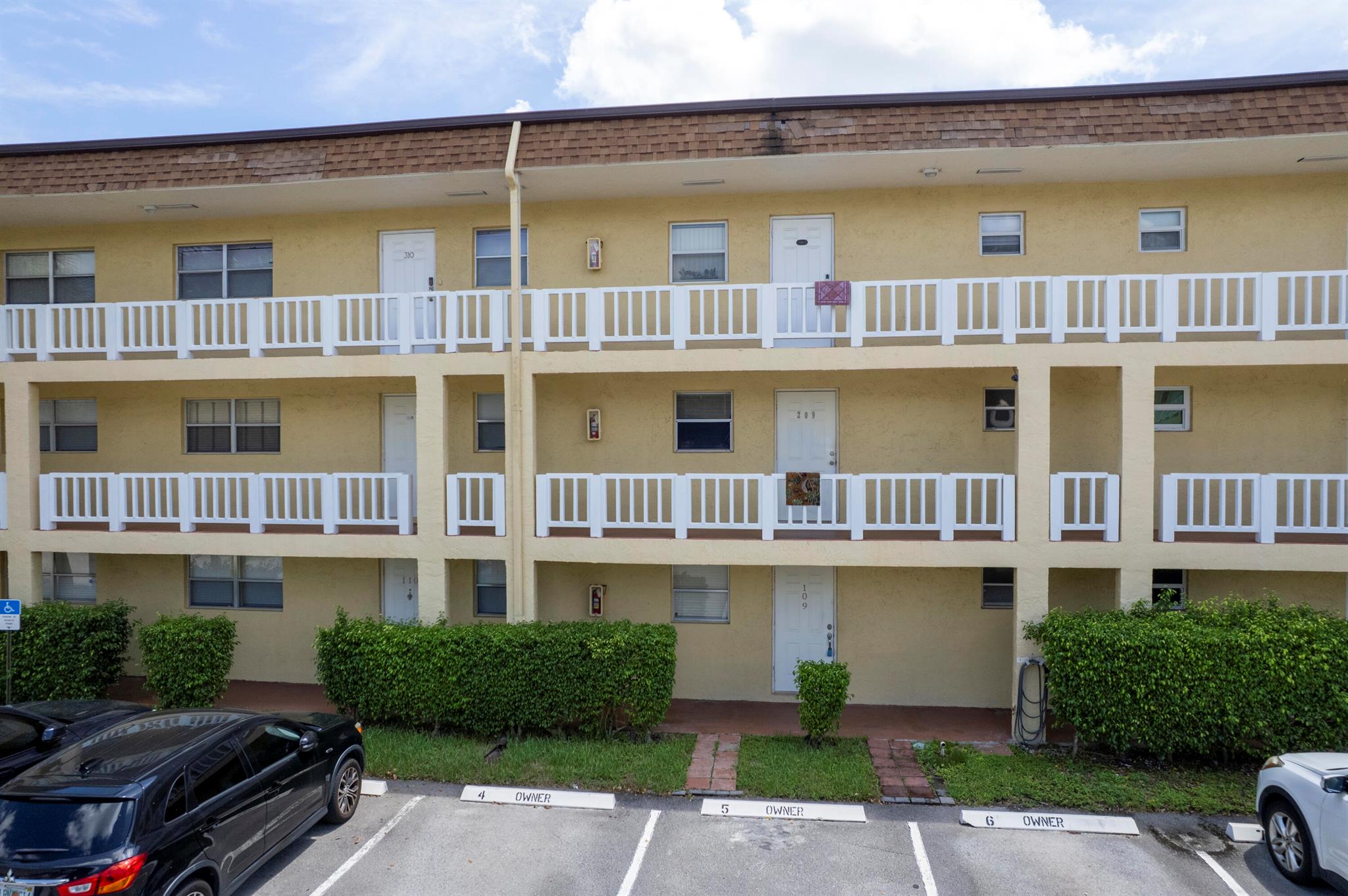 NATURA CONDO NO 2 - Residential