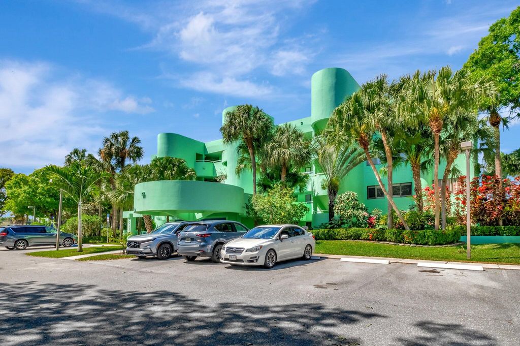 Photo of 5884 Morningstar Circle #303, Delray Beach, FL 33484 (MLS # R11104469)