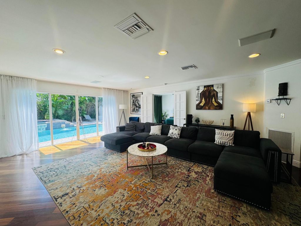 Photo of 1728 NE 40th Street, Oakland Park, FL 33334 (MLS # R11136528)