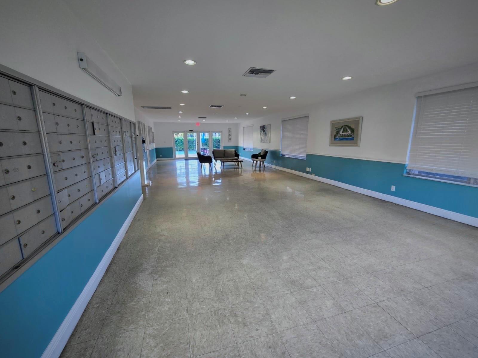 Lighthouse Point Plaza - Residential