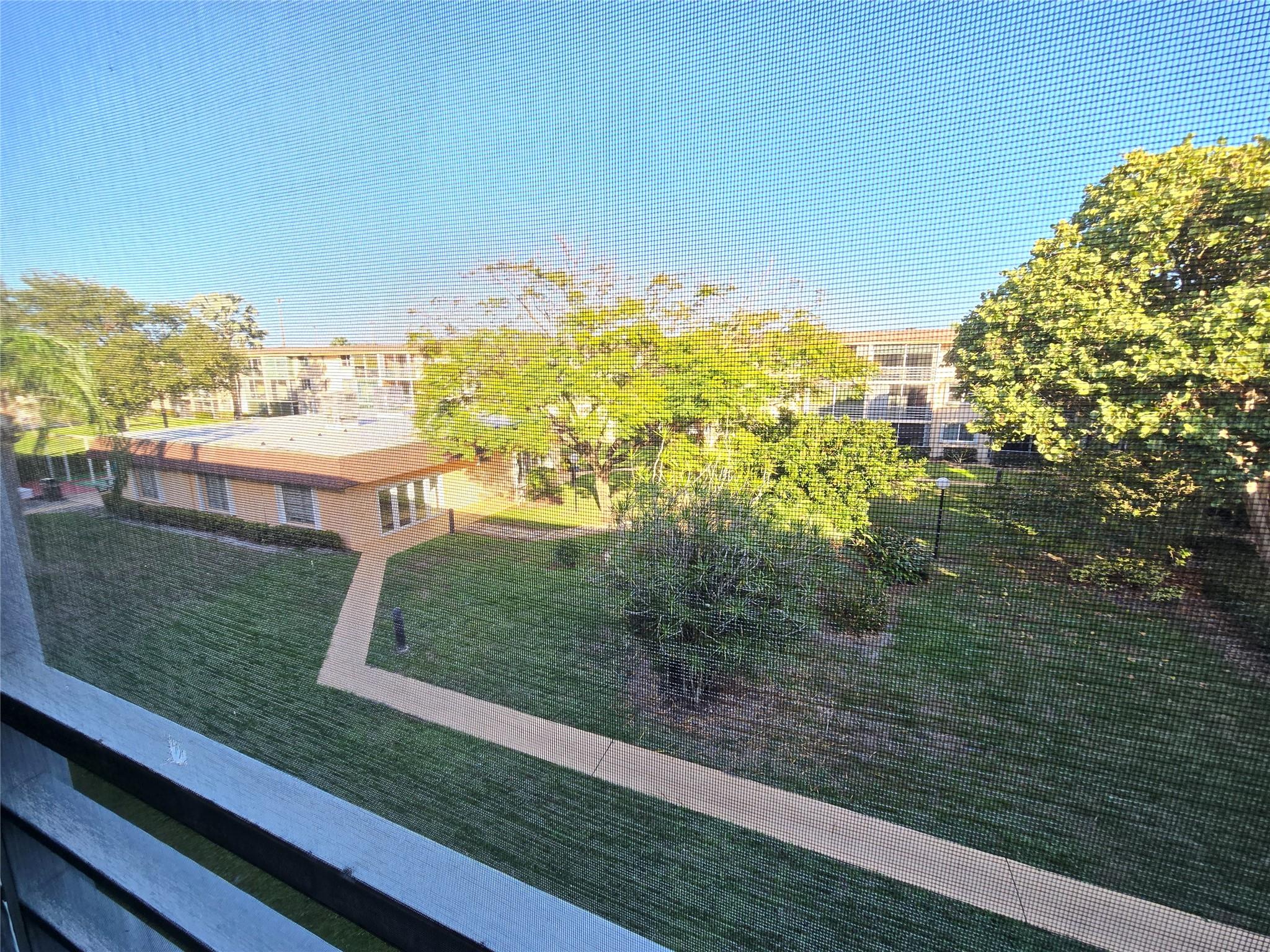 Lighthouse Point Plaza - Residential