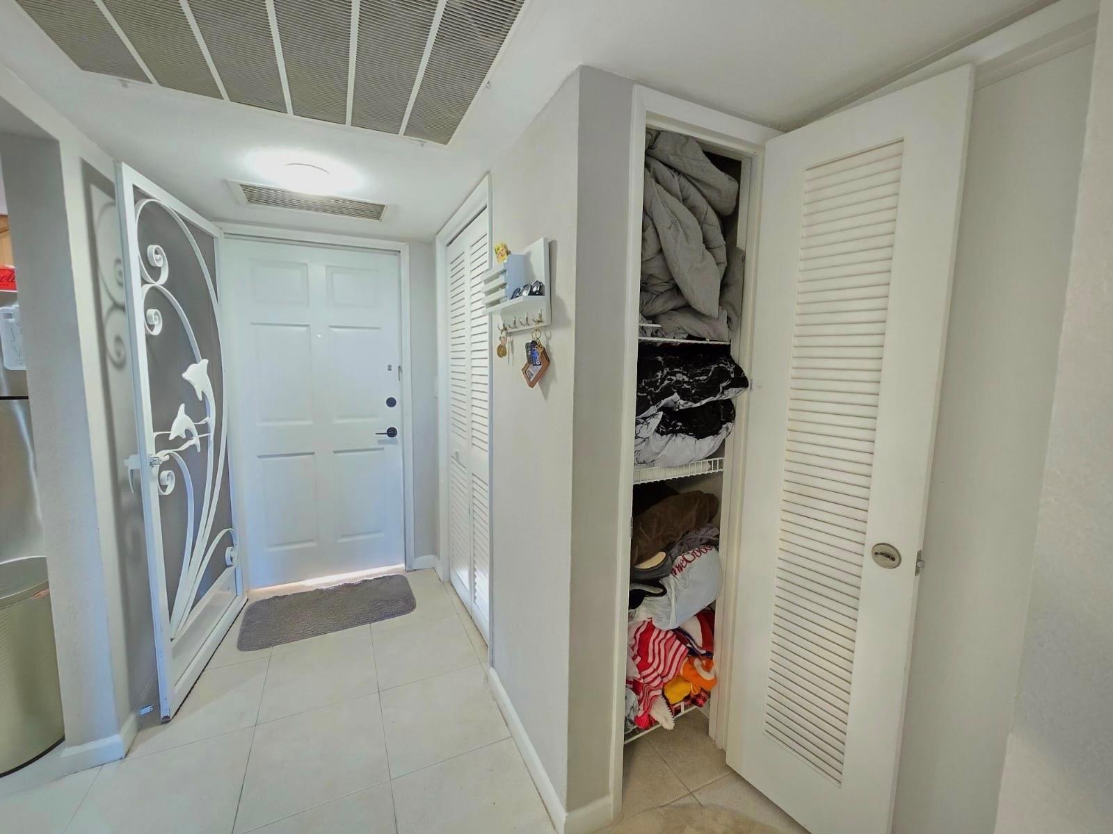 Lighthouse Point Plaza - Residential