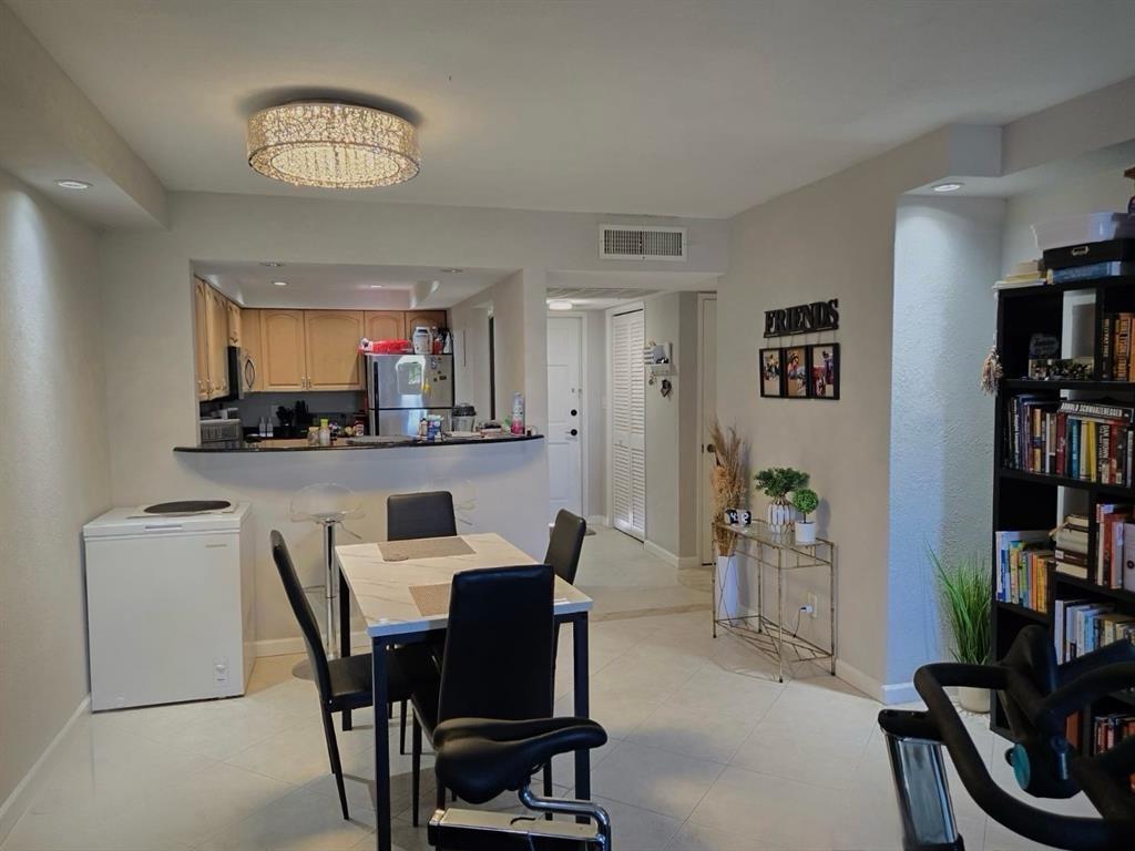 Lighthouse Point Plaza - Residential