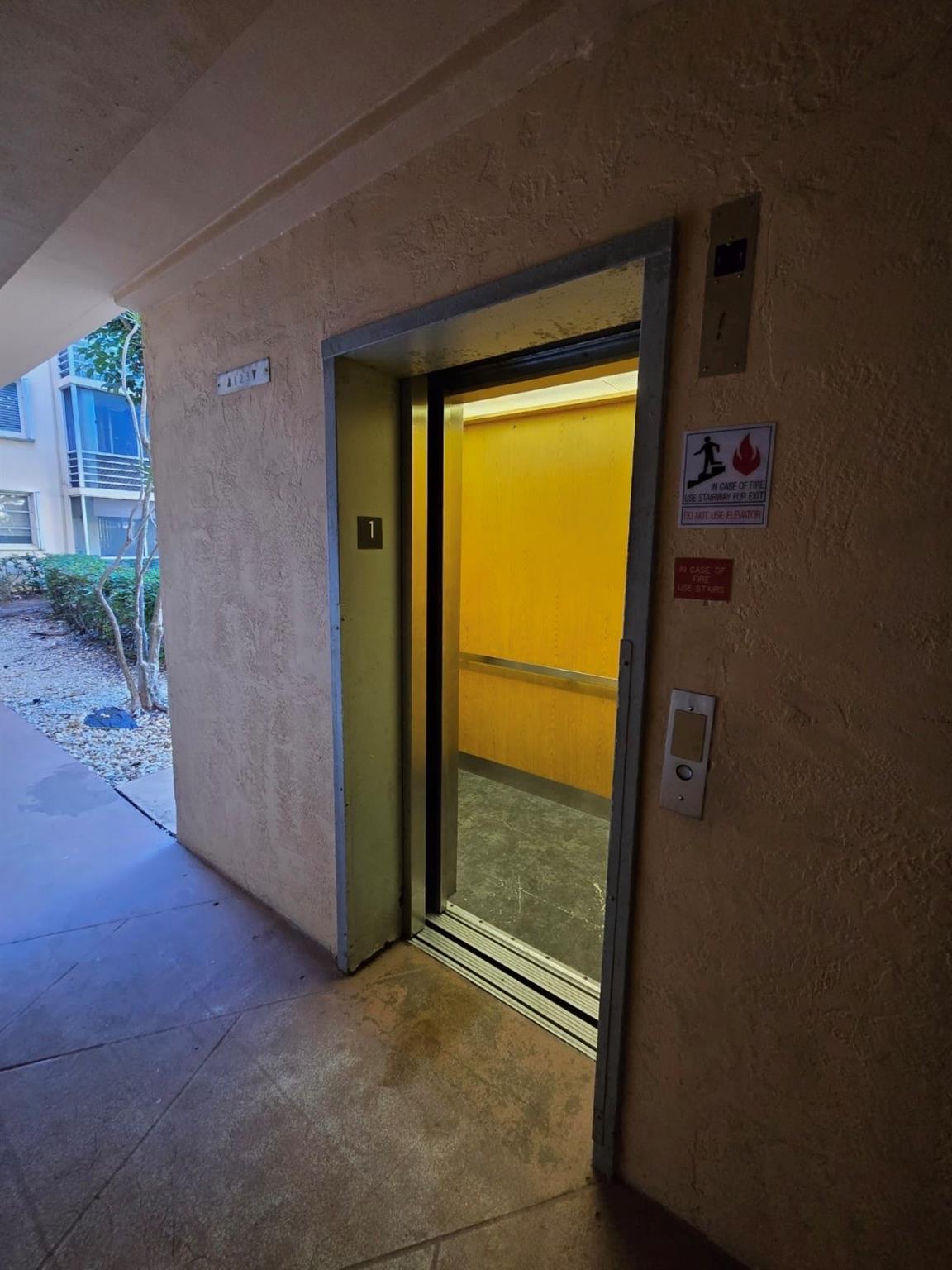 Lighthouse Point Plaza - Residential