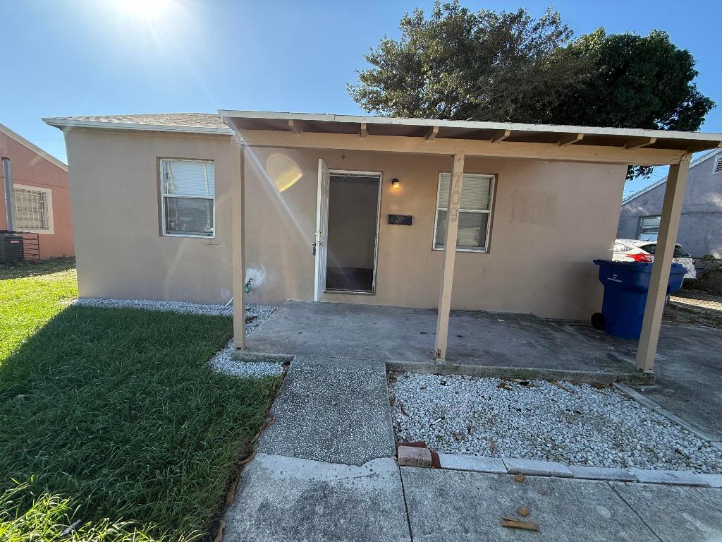 RIVIERA BEACH HEIGHTS ADD 3 - Residential Lease