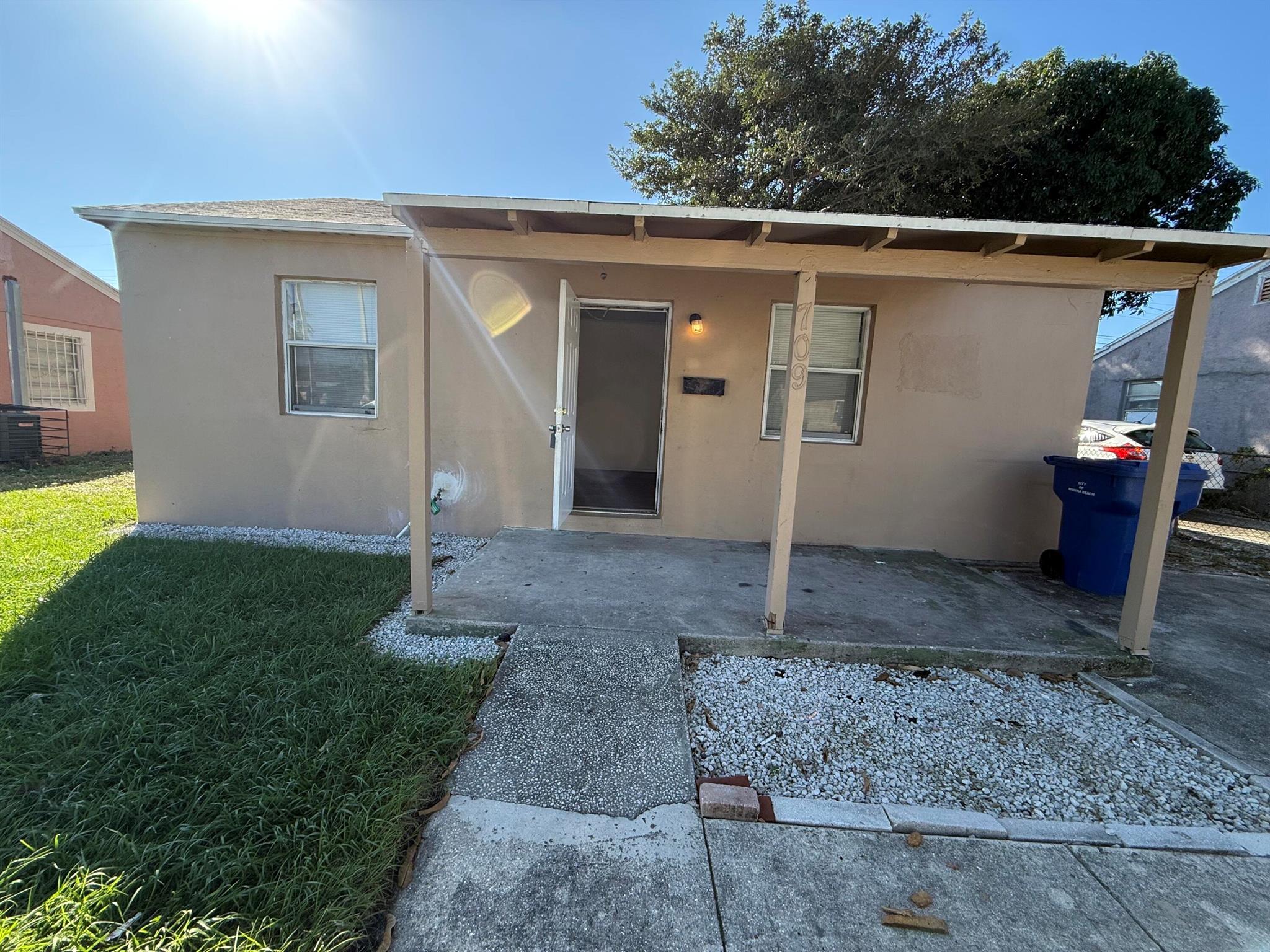 RIVIERA BEACH HEIGHTS ADD - Residential Lease