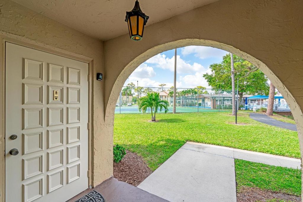Photo of 337 Pine Ridge Circle #B-1, Greenacres, FL 33463 (MLS # R11066429)