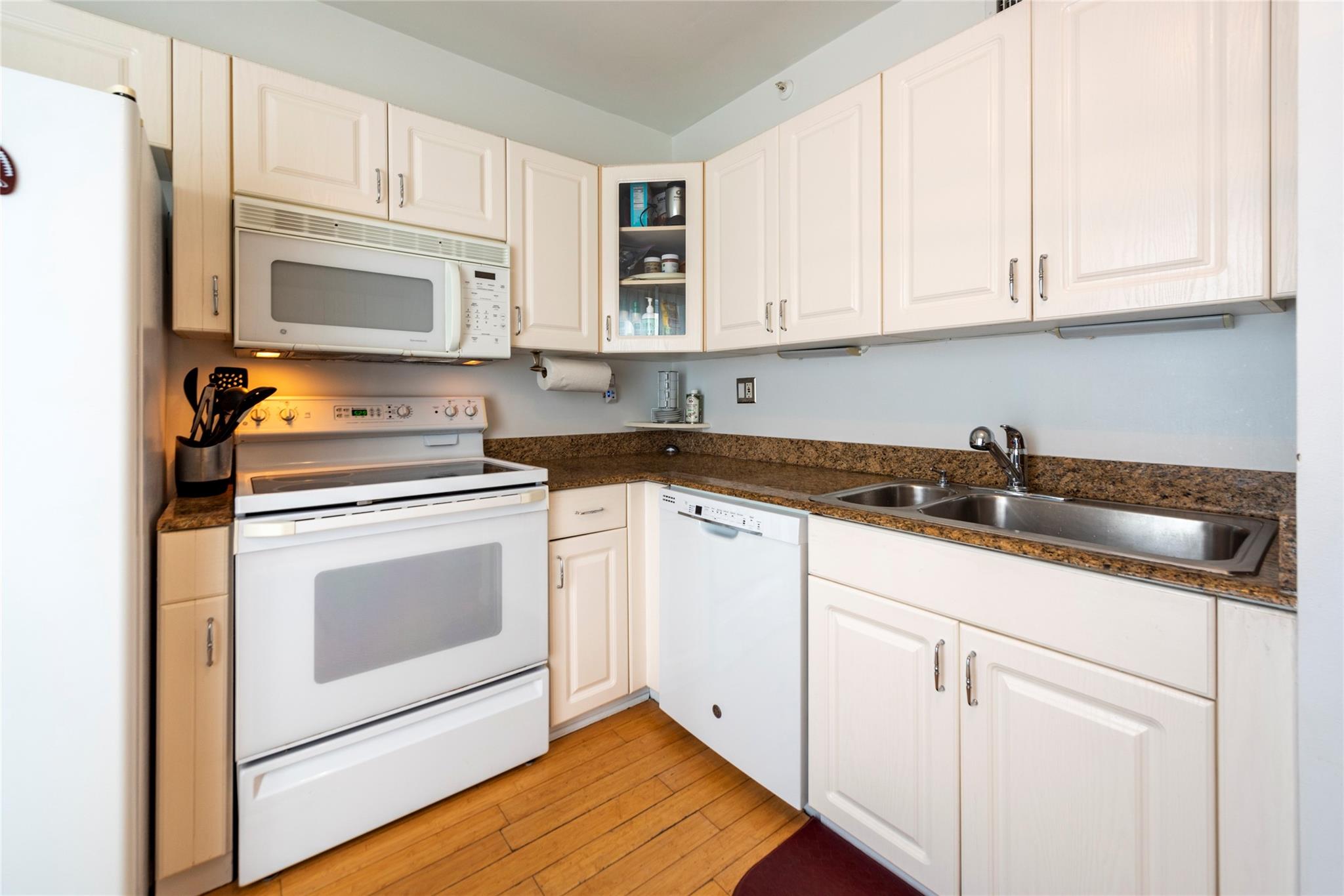 635 Euclid Ave 229