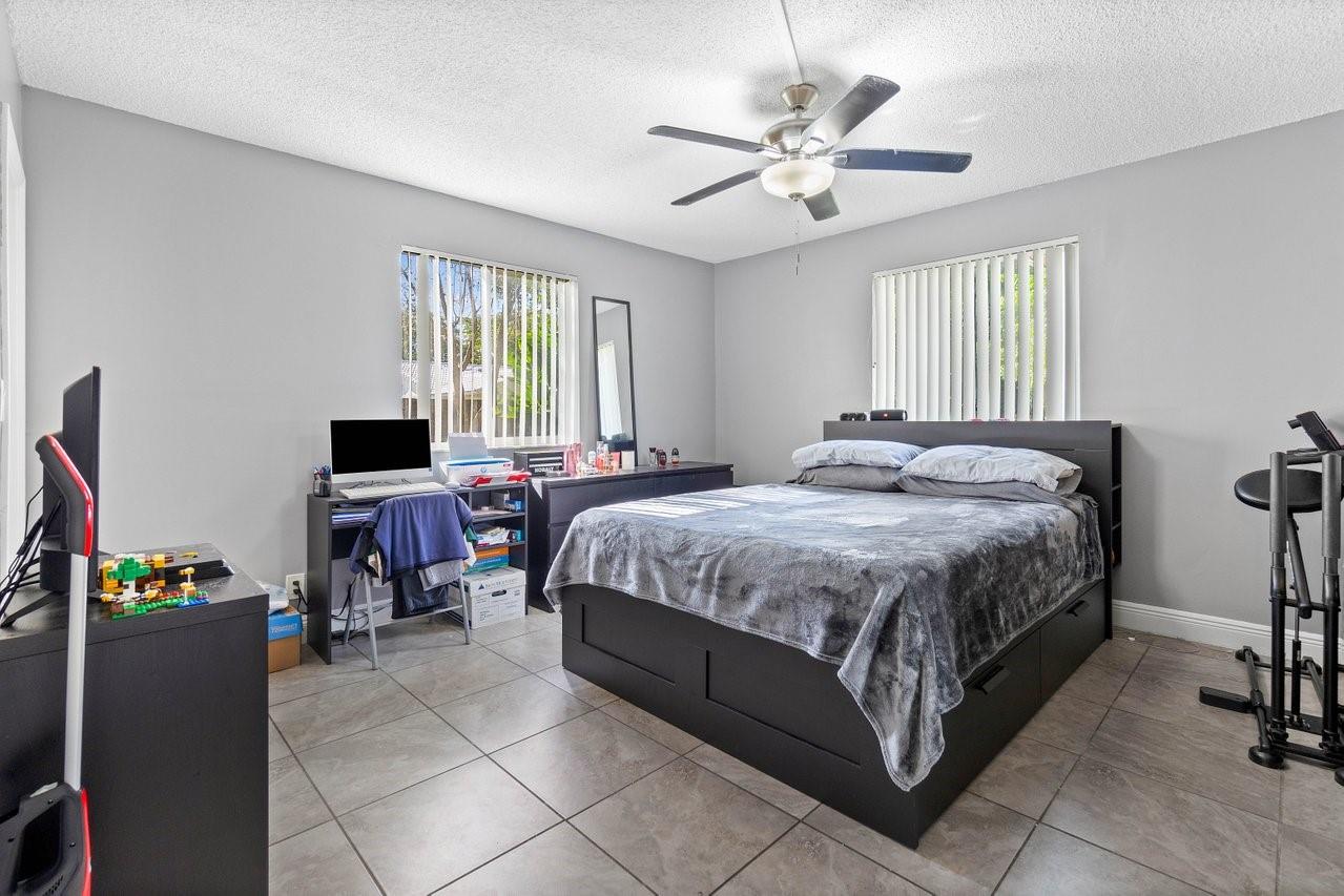 CORAL SPRINGS UNIVERSITY - Residential Lease