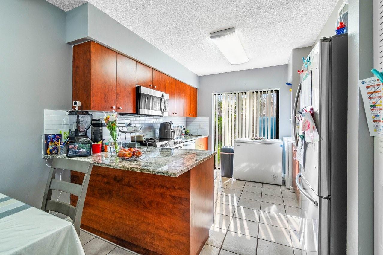 CORAL SPRINGS UNIVERSITY - Residential Lease