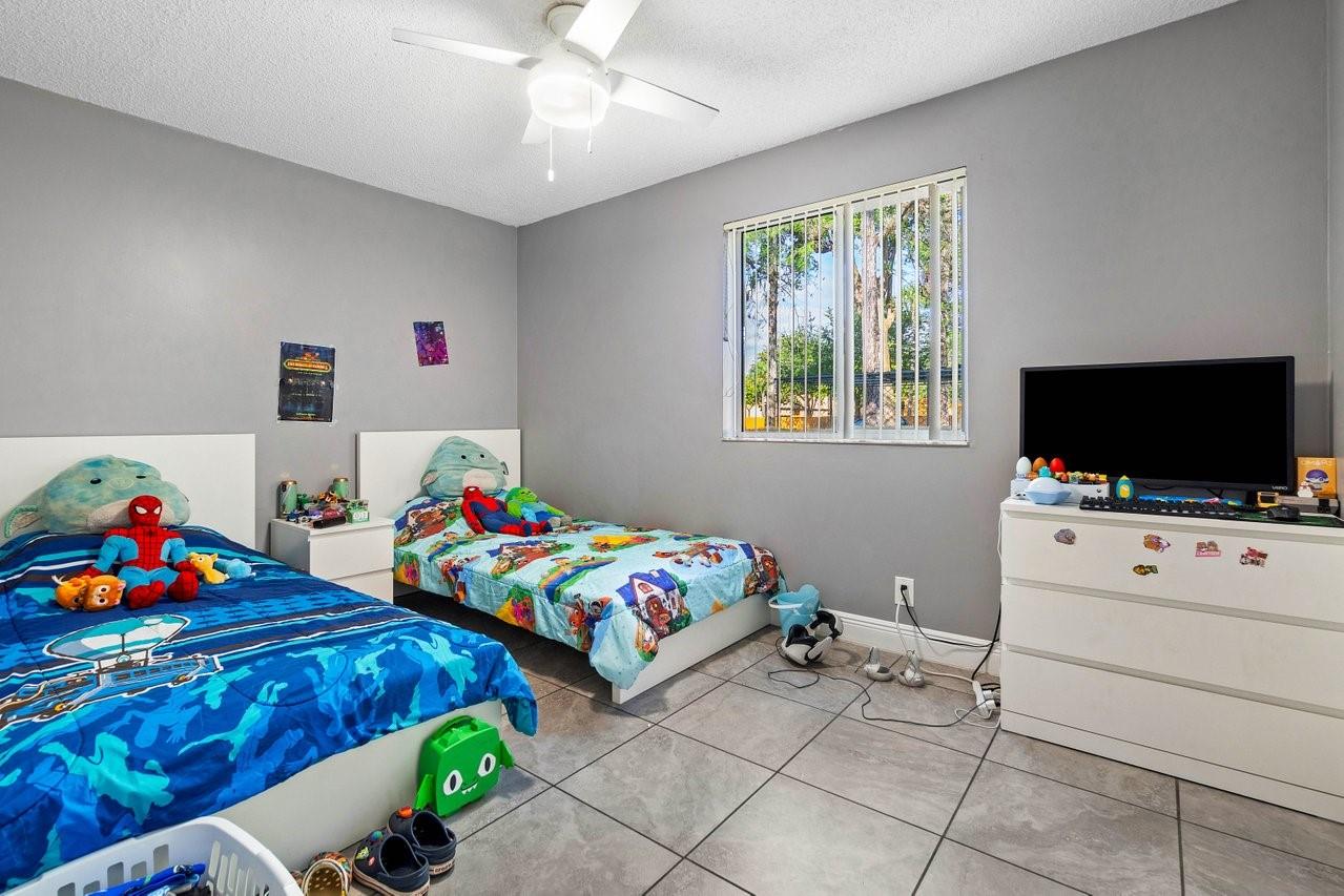 CORAL SPRINGS UNIVERSITY - Residential Lease
