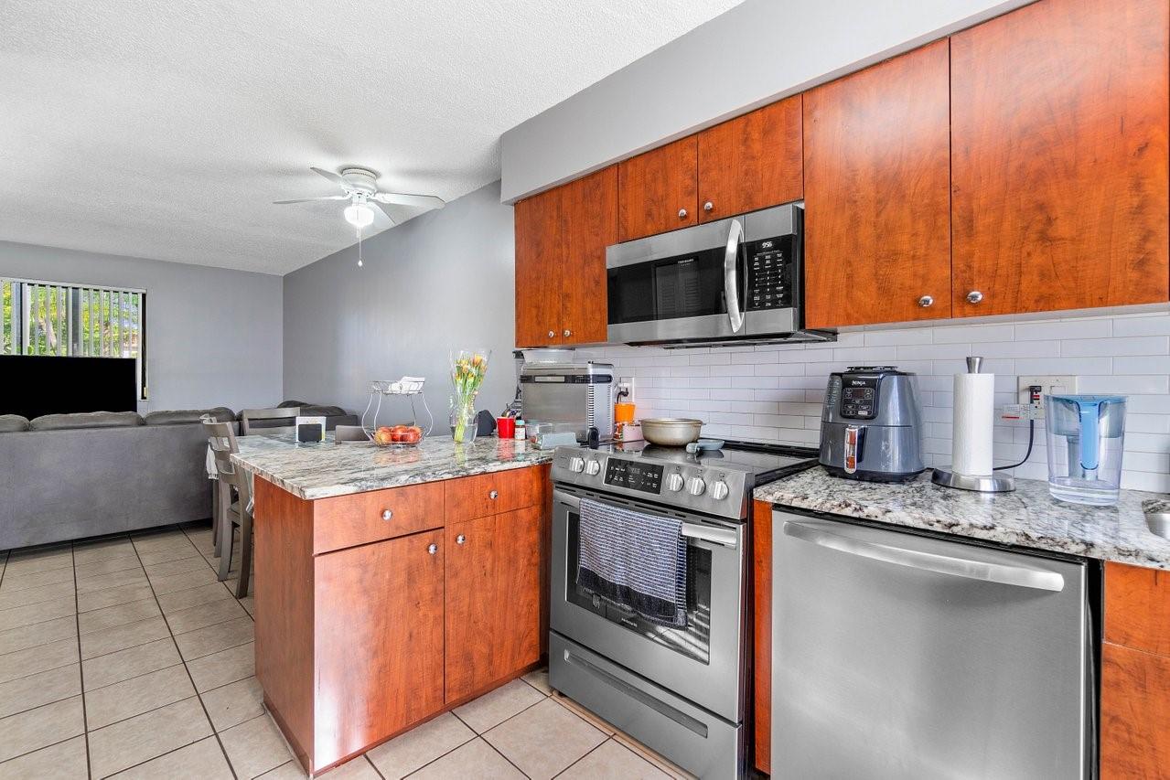 CORAL SPRINGS UNIVERSITY - Residential Lease
