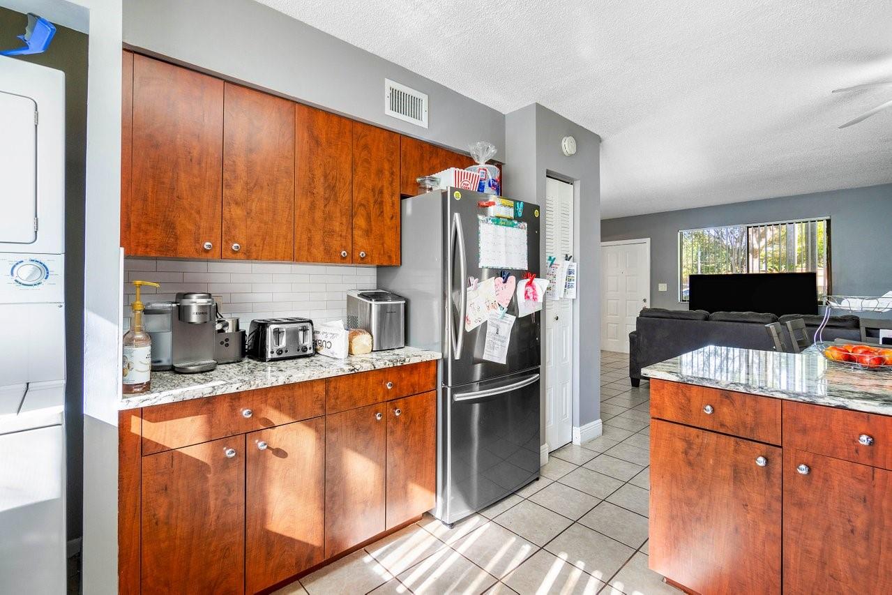 CORAL SPRINGS UNIVERSITY - Residential Lease