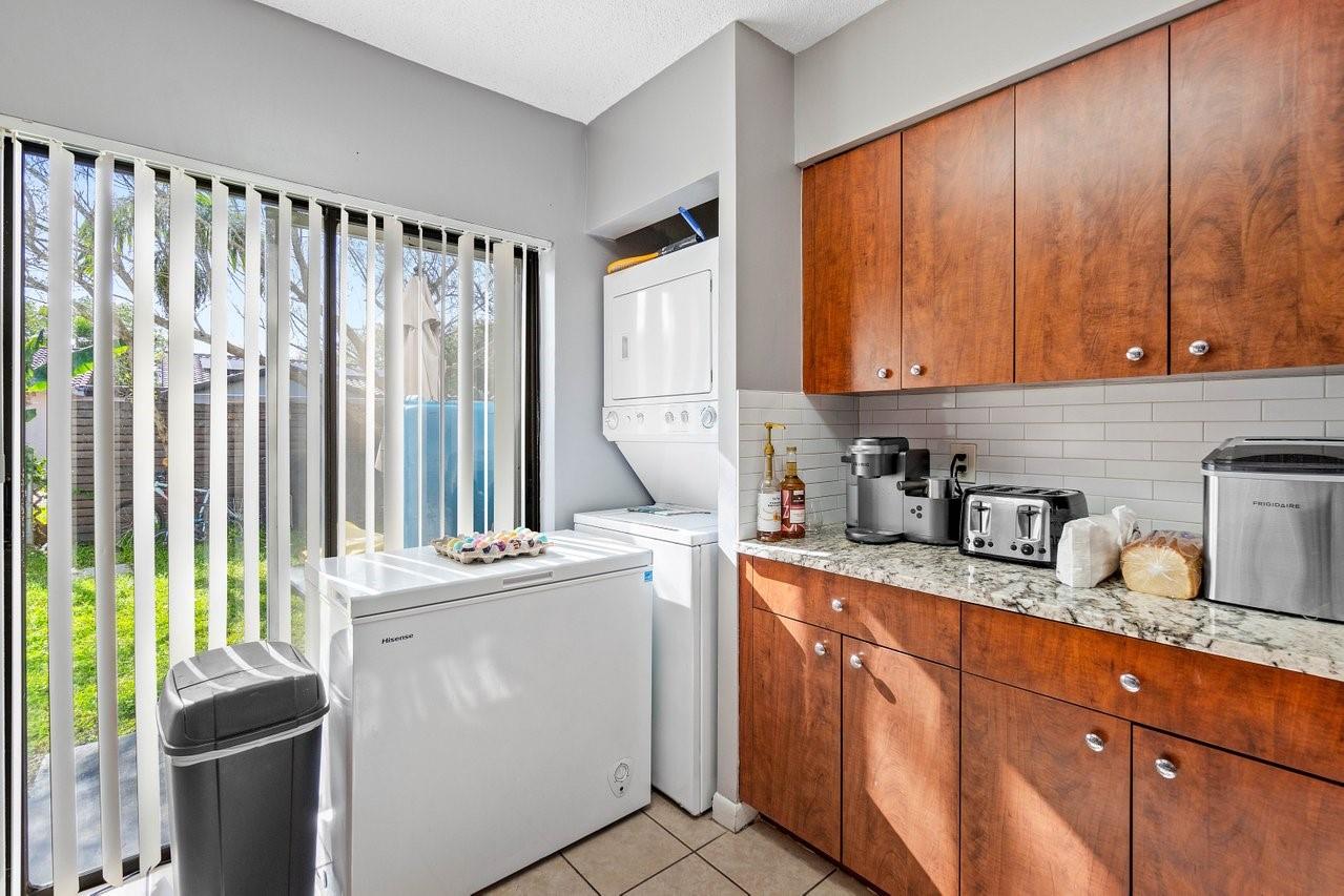 CORAL SPRINGS UNIVERSITY - Residential Lease