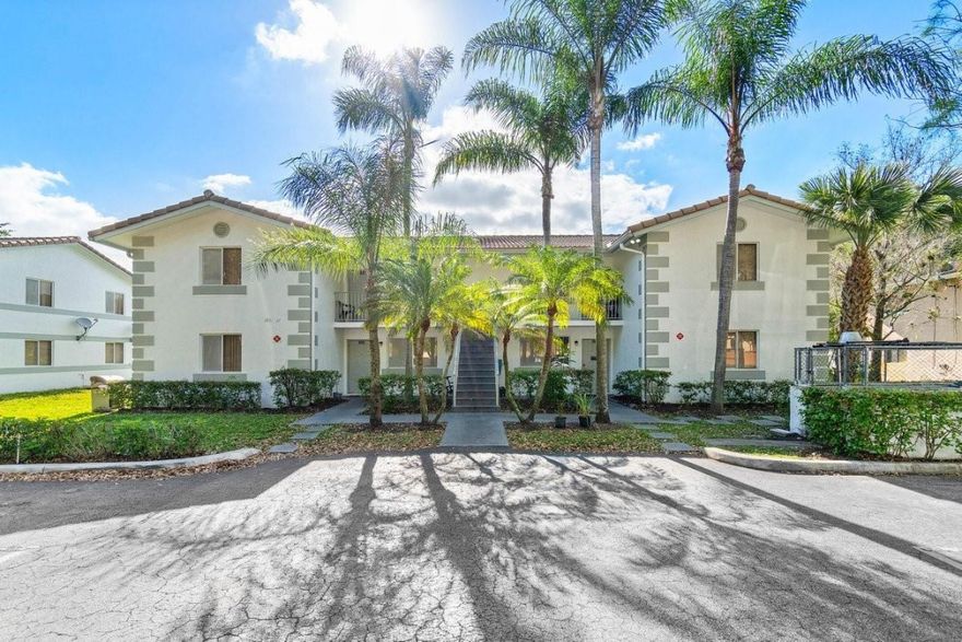 Move in ready. Light, bright and clean 3 bedroom 2 Bathroom unit. Great layout. Some nice updates, kitchen counters and cabinets, bathrooms, flooring, new roof, A/C, water heater. Washer and dryer in unit. 2 designated parking spots. Water included with rent. Centrally located close to shops and entertainment. NO HOA, quick move-in!