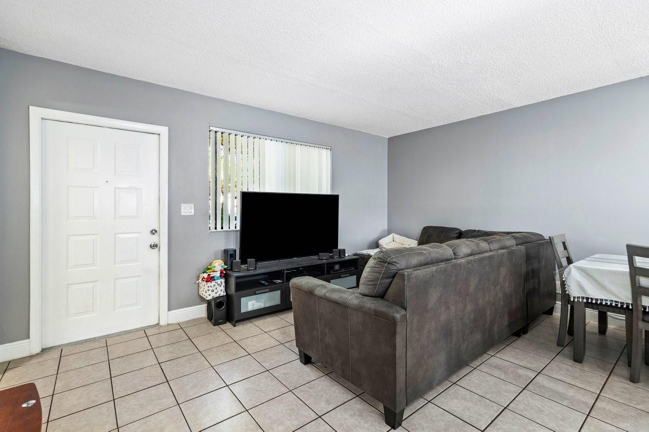 CORAL SPRINGS UNIVERSITY - Residential Lease