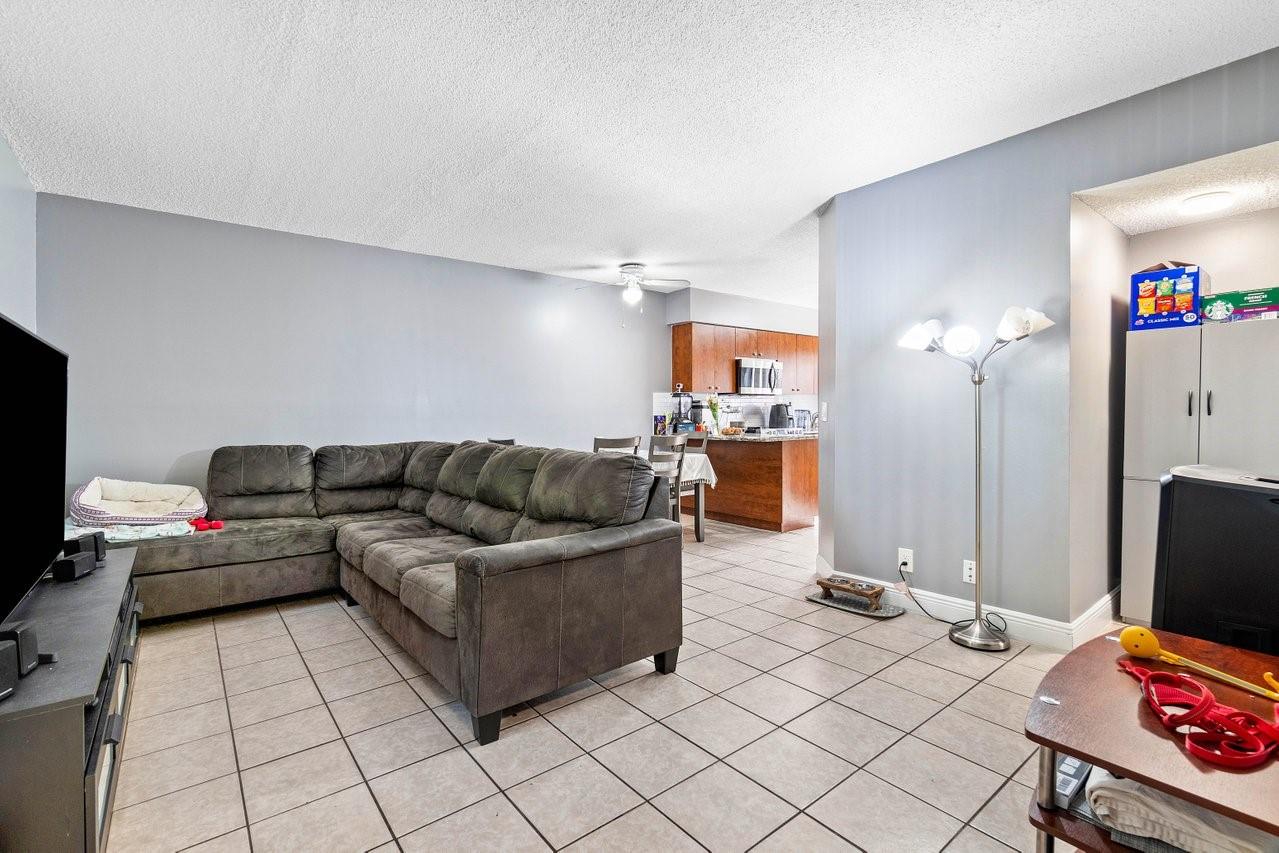 CORAL SPRINGS UNIVERSITY - Residential Lease