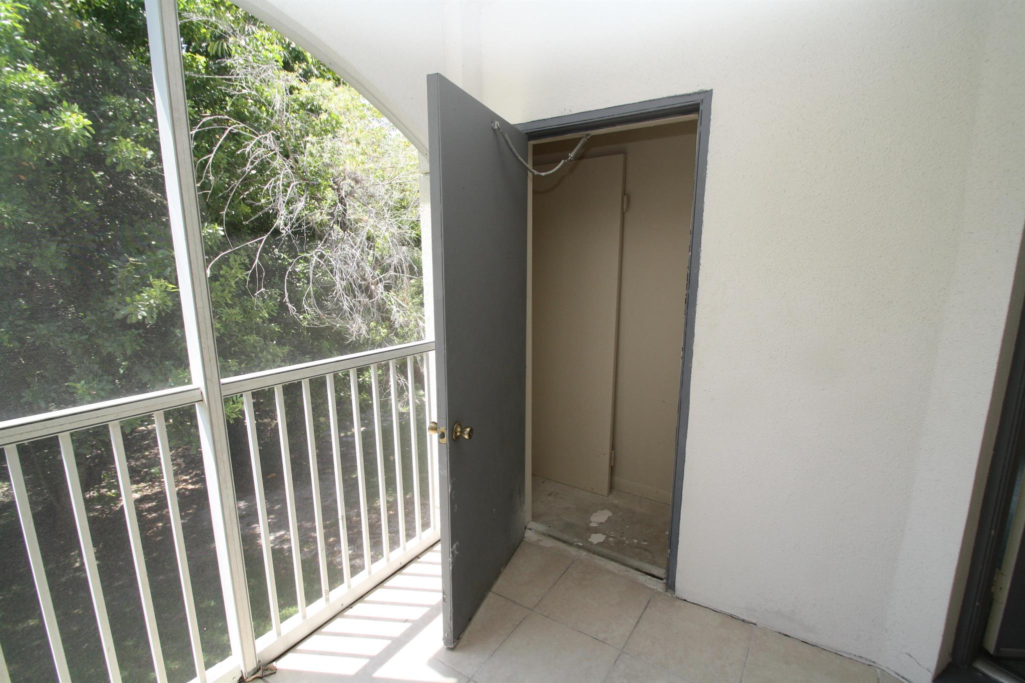 CASABLANCA ISLES - Residential Lease