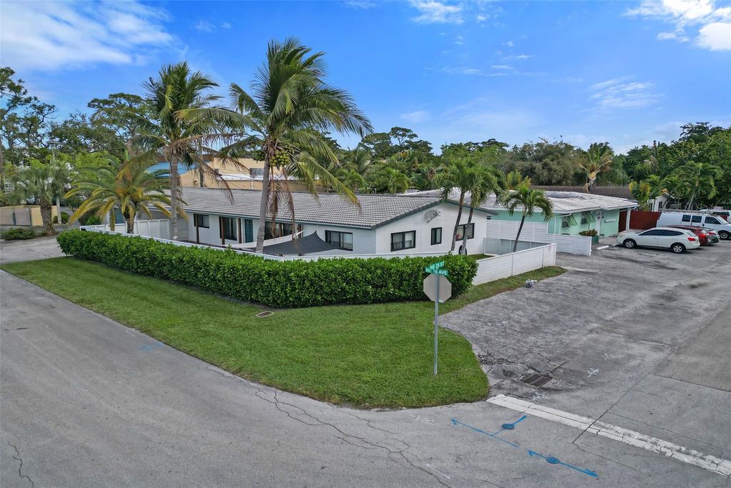 Photo of 2500 NE 16th Avenue, Wilton Manors, FL 33305 (MLS # F10549038)