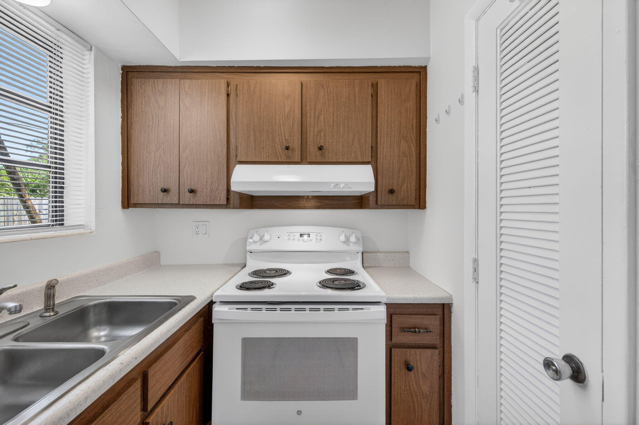F A BARRETTS SUB OF W1/2 - Residential Lease
