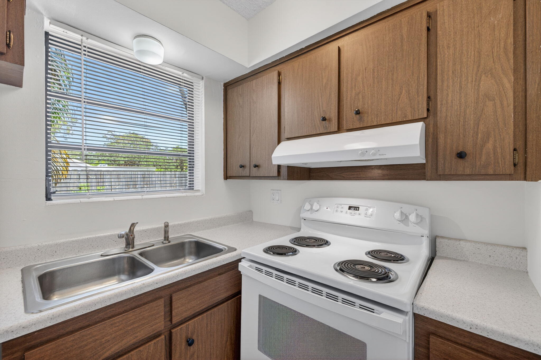 F A BARRETTS SUB OF W1/2 - Residential Lease