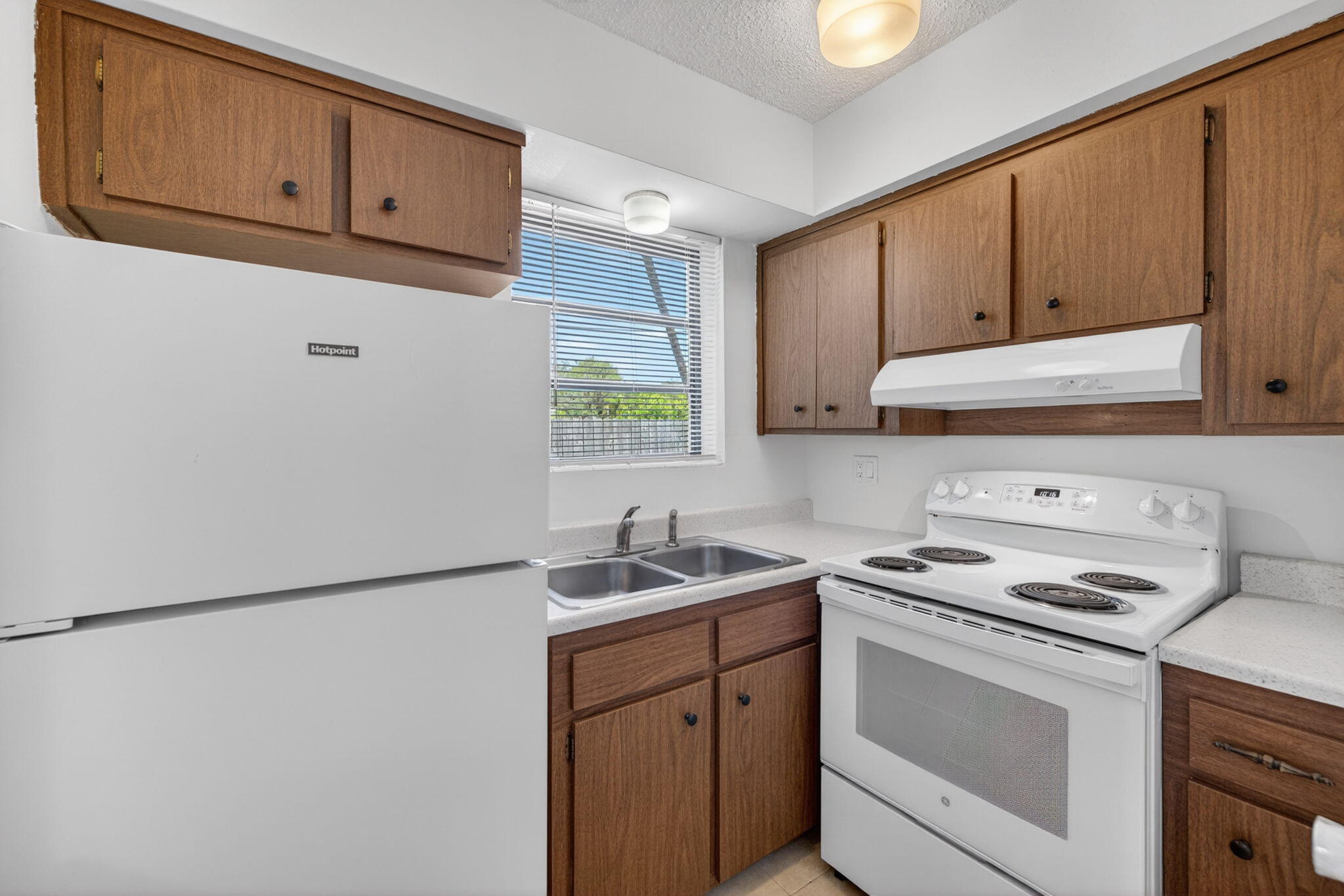 F A BARRETTS SUB OF W1/2 - Residential Lease