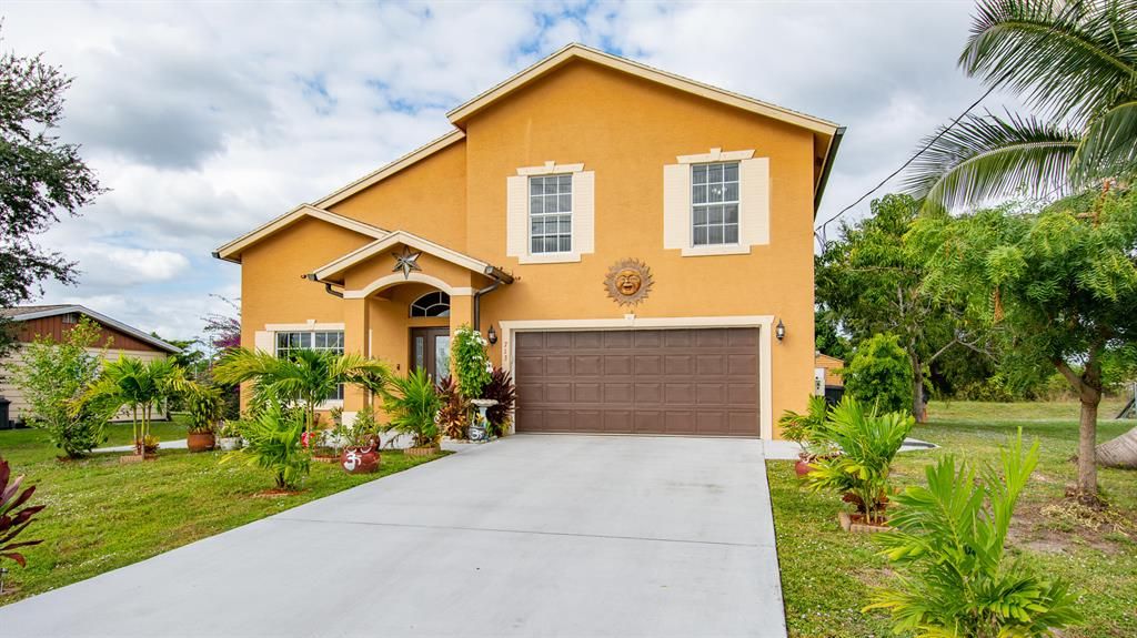 Photo of 713 SW Tulip Boulevard, Port Saint Lucie, FL 34953 (MLS # R10758242)