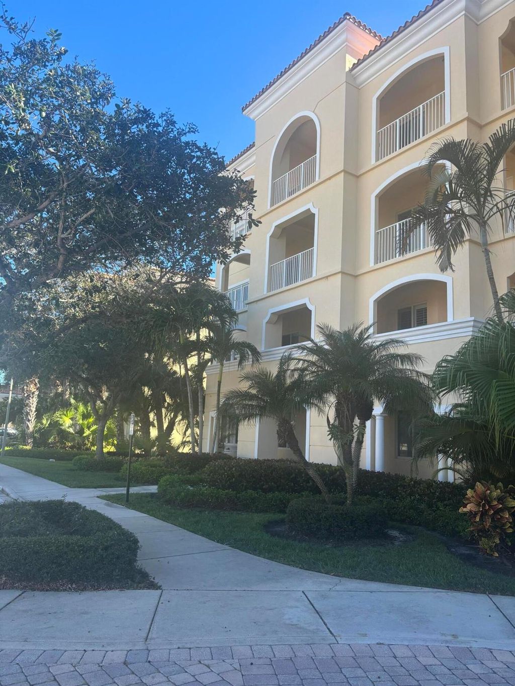Photo of 7 Harbour Isle Drive E #301, Fort Pierce, FL 34949 (MLS # R11140483)