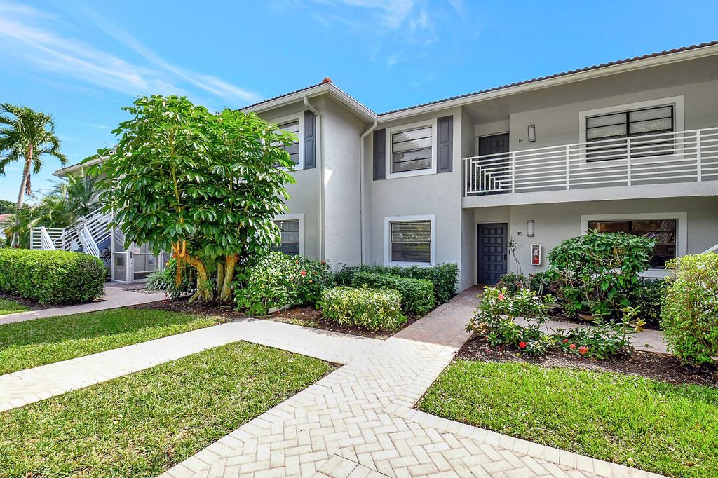 Photo of 11 Southport Lane #E, Boynton Beach, FL 33436 (MLS # R10959650)
