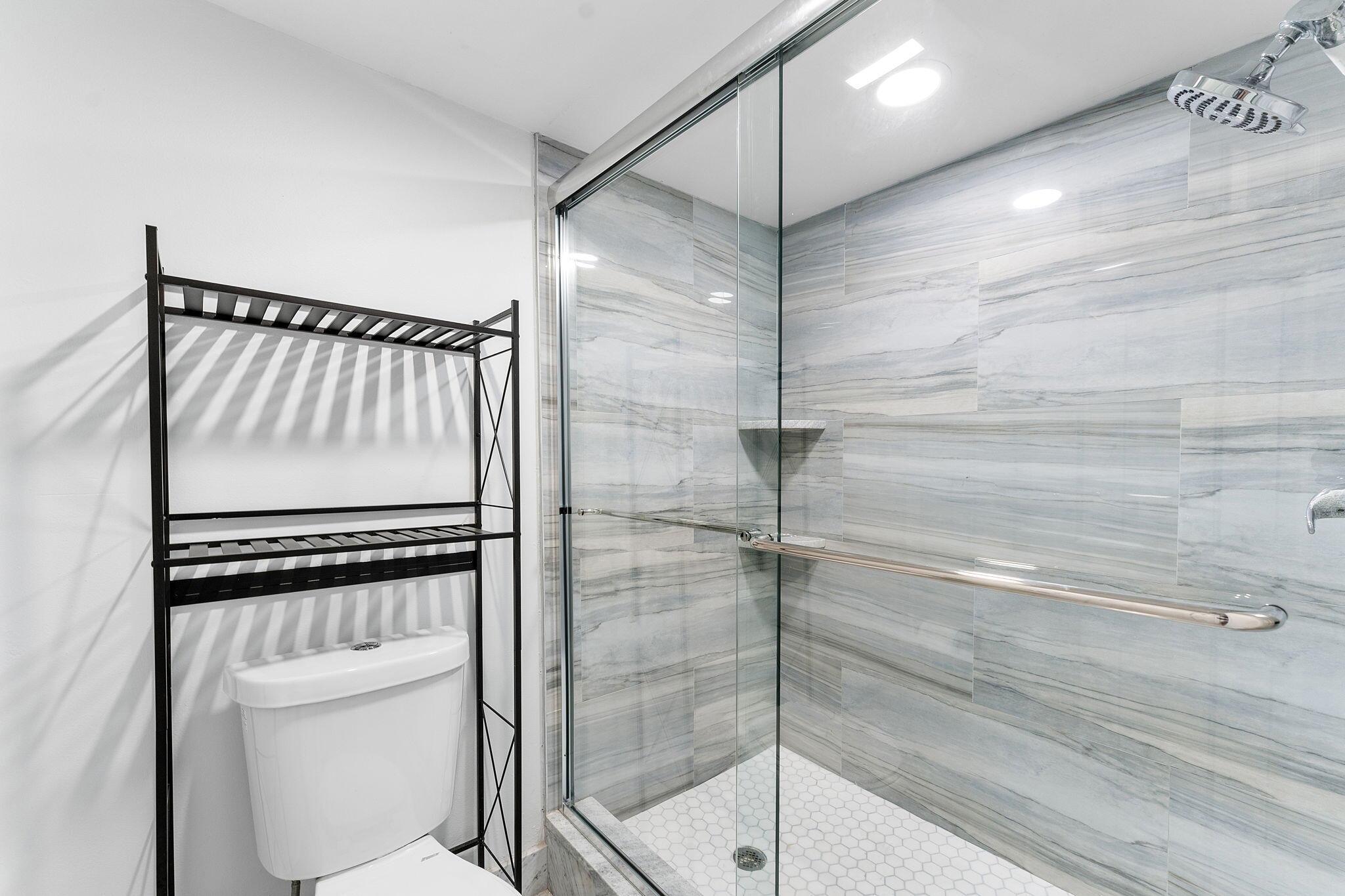 LAKE WINDWOOD CONDO - Residential