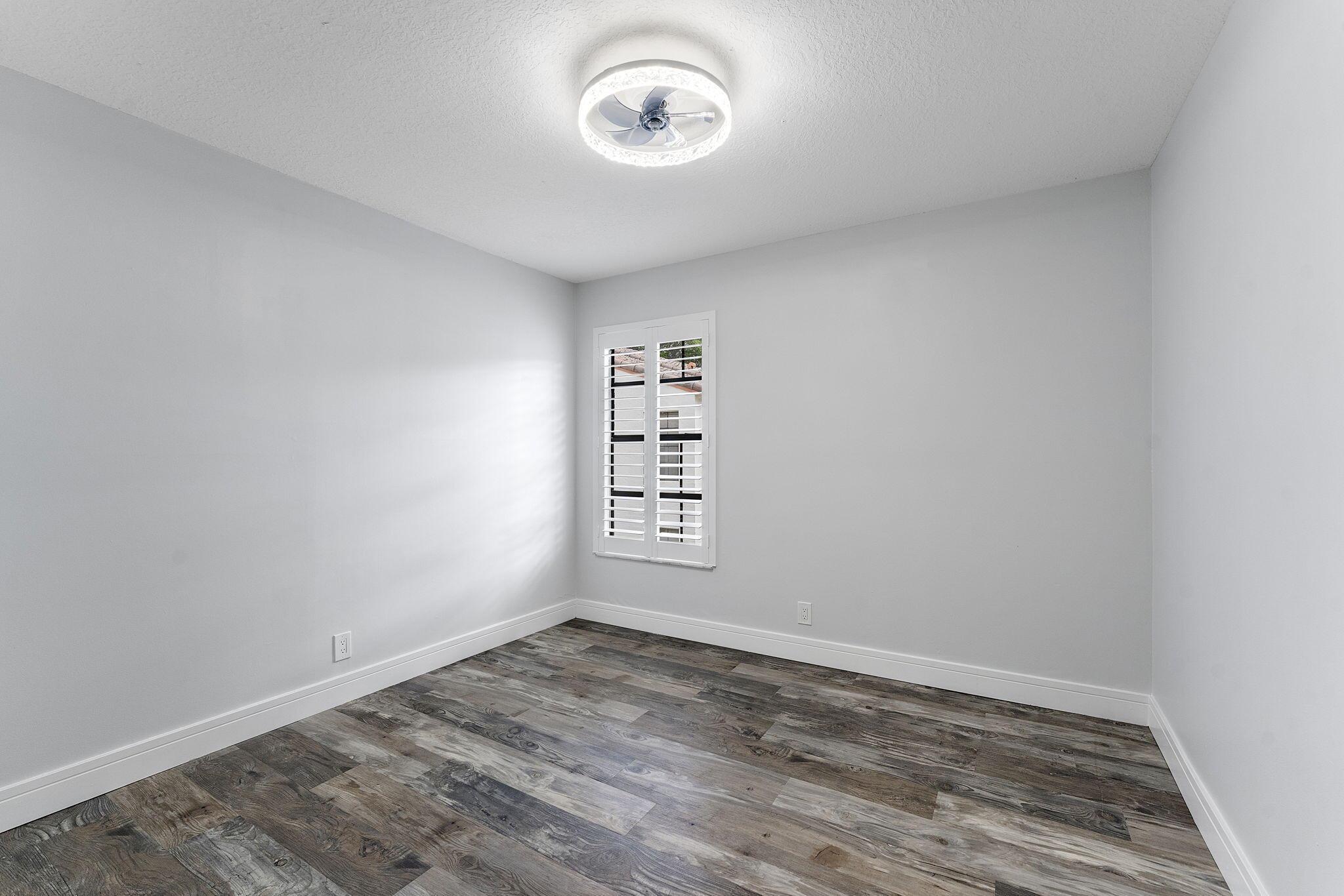 LAKE WINDWOOD CONDO - Residential