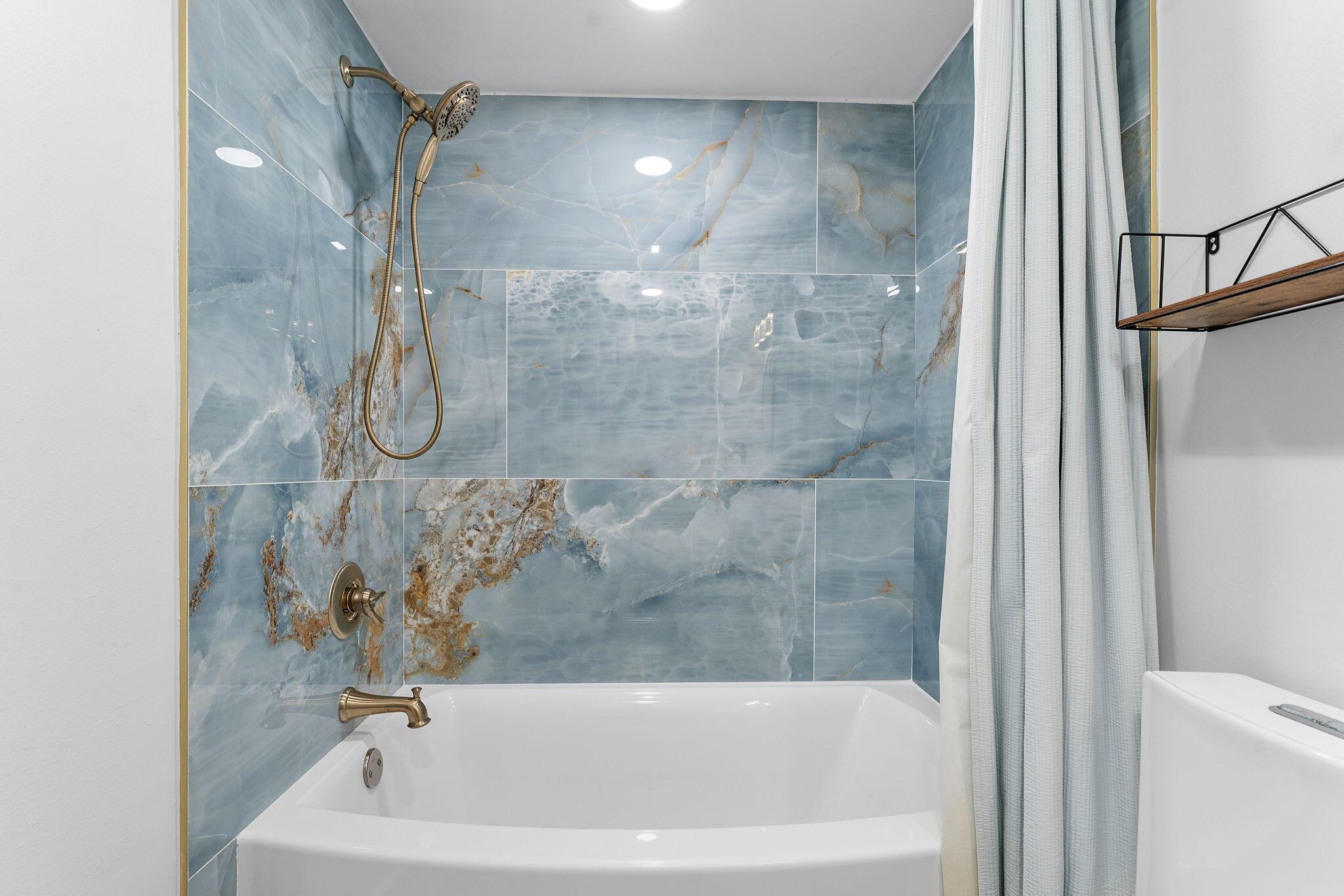 LAKE WINDWOOD CONDO - Residential