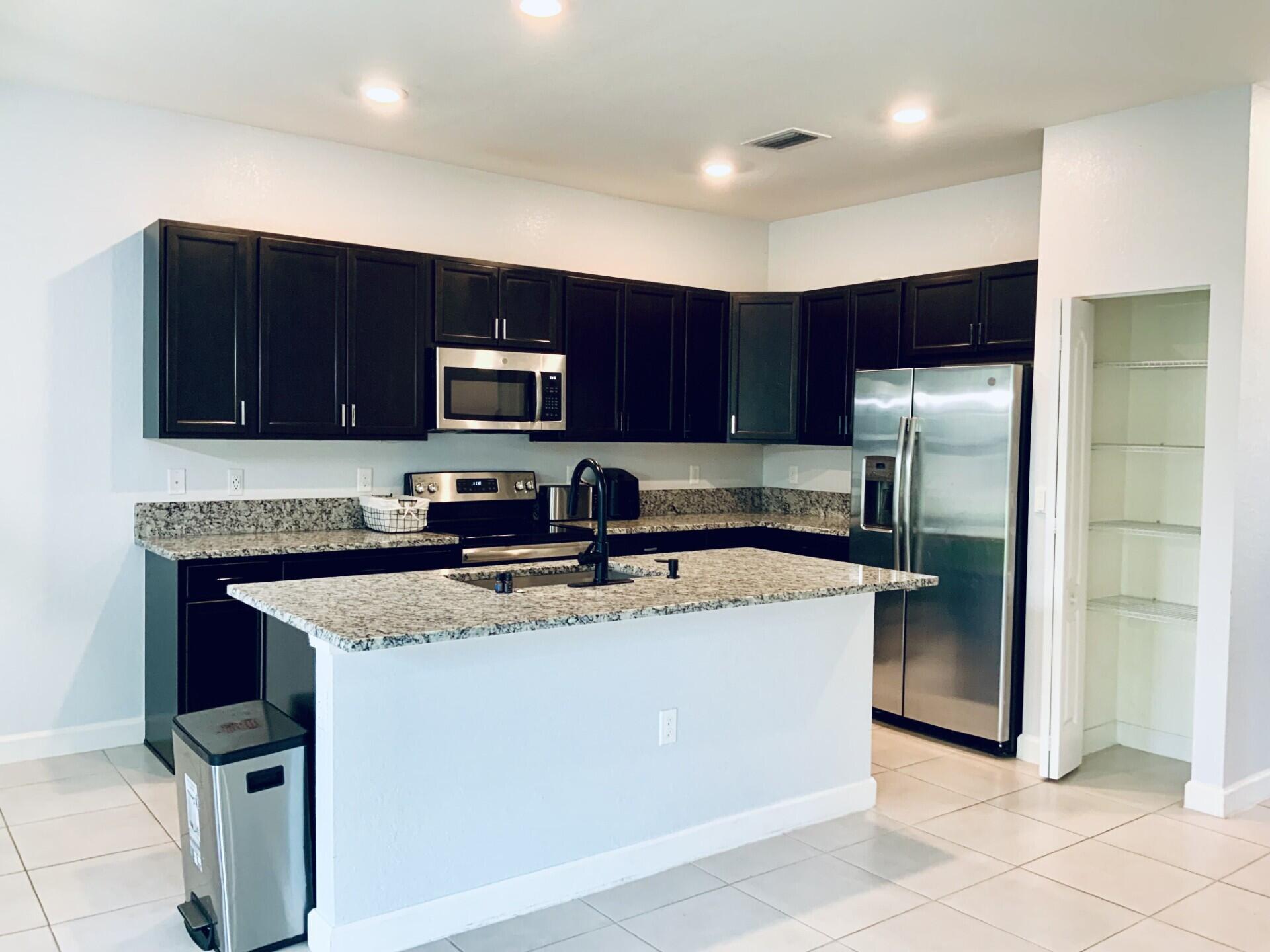 10073 W Villa Circle, Vero Beach, FL, 32966/$315,000 4 10073 W Villa Circle