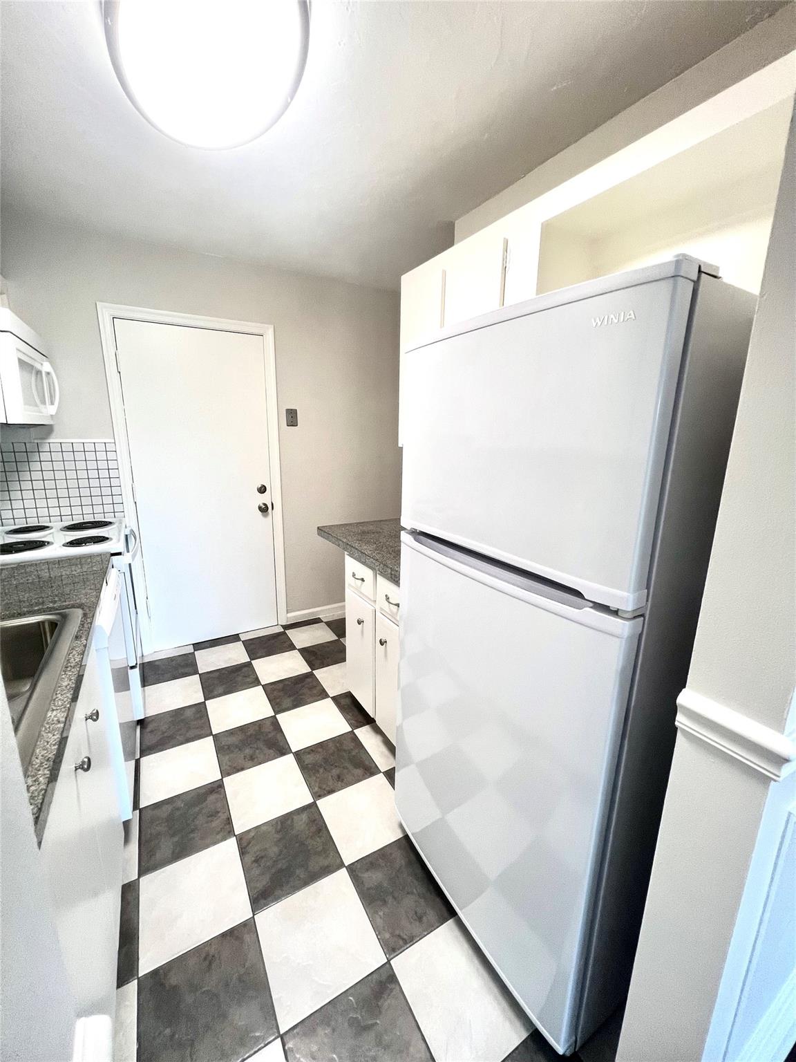 Imperial Point Colonnades - Residential Lease