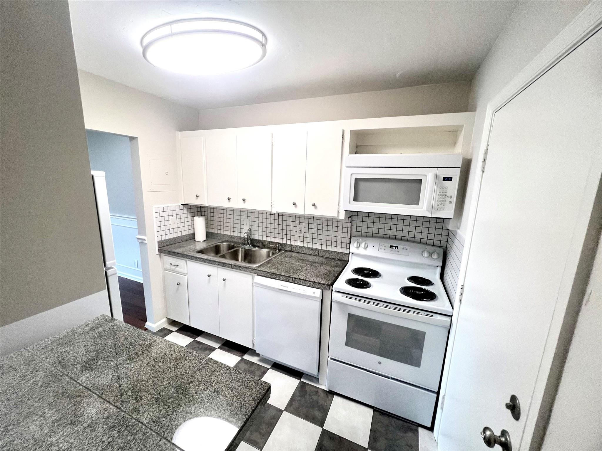 Imperial Point Colonnades - Residential Lease