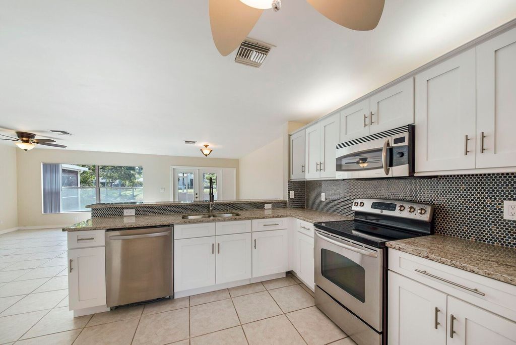 Photo of 1132 W Lakes Drive, Deerfield Beach, FL 33442 (MLS # R11100099)