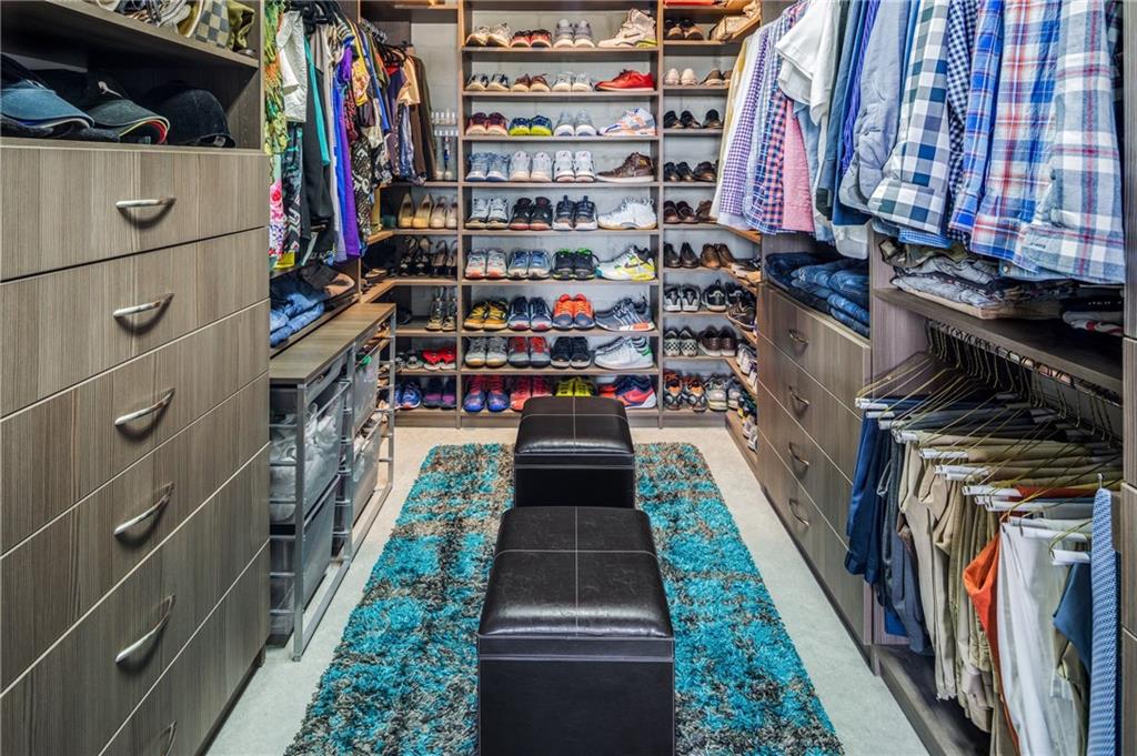 AVENUE LOFTS THREE/RESC - Residential Lease