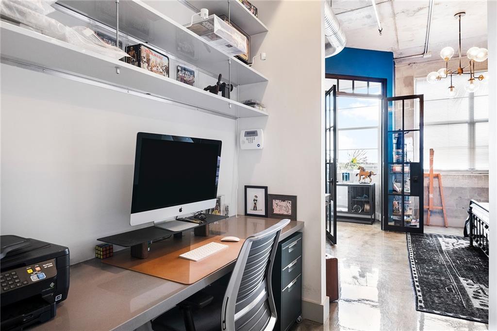 AVENUE LOFTS THREE/RESC - Residential Lease