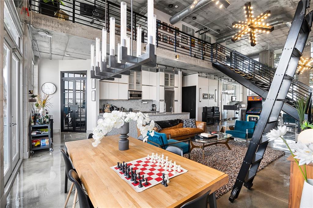 AVENUE LOFTS THREE/RESC - Residential Lease